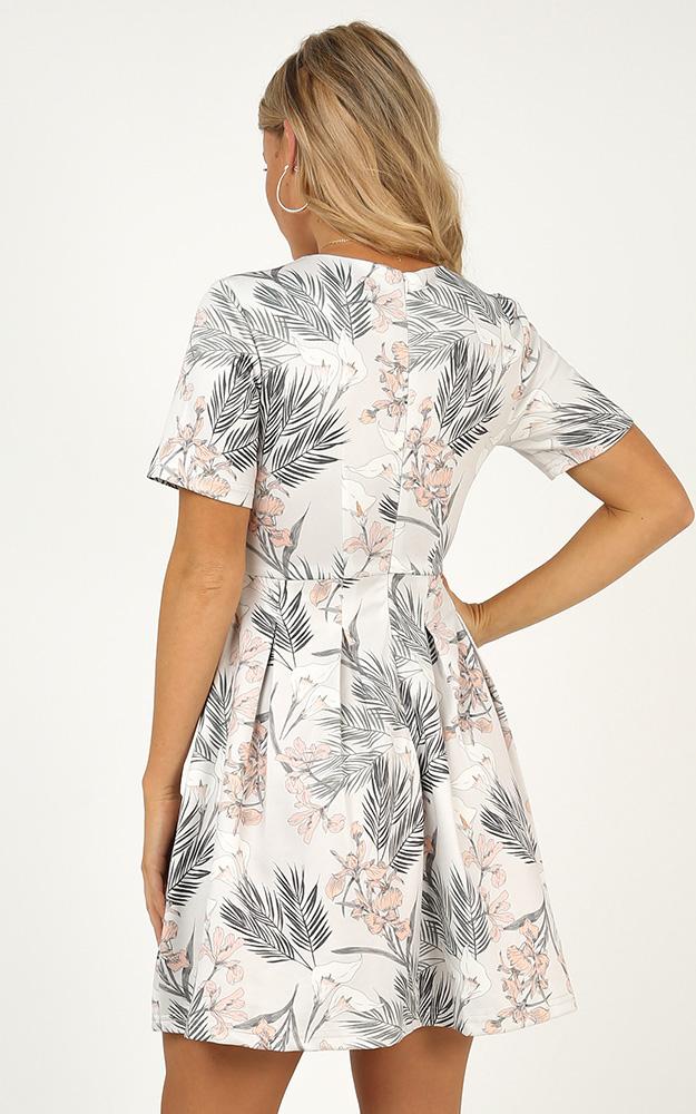 Meet The Parents Dress In Grey Floral
