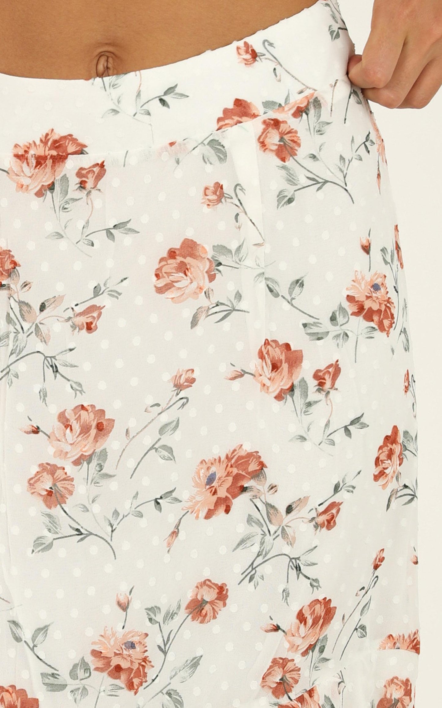 Cinnamon Love Skirt In White Floral