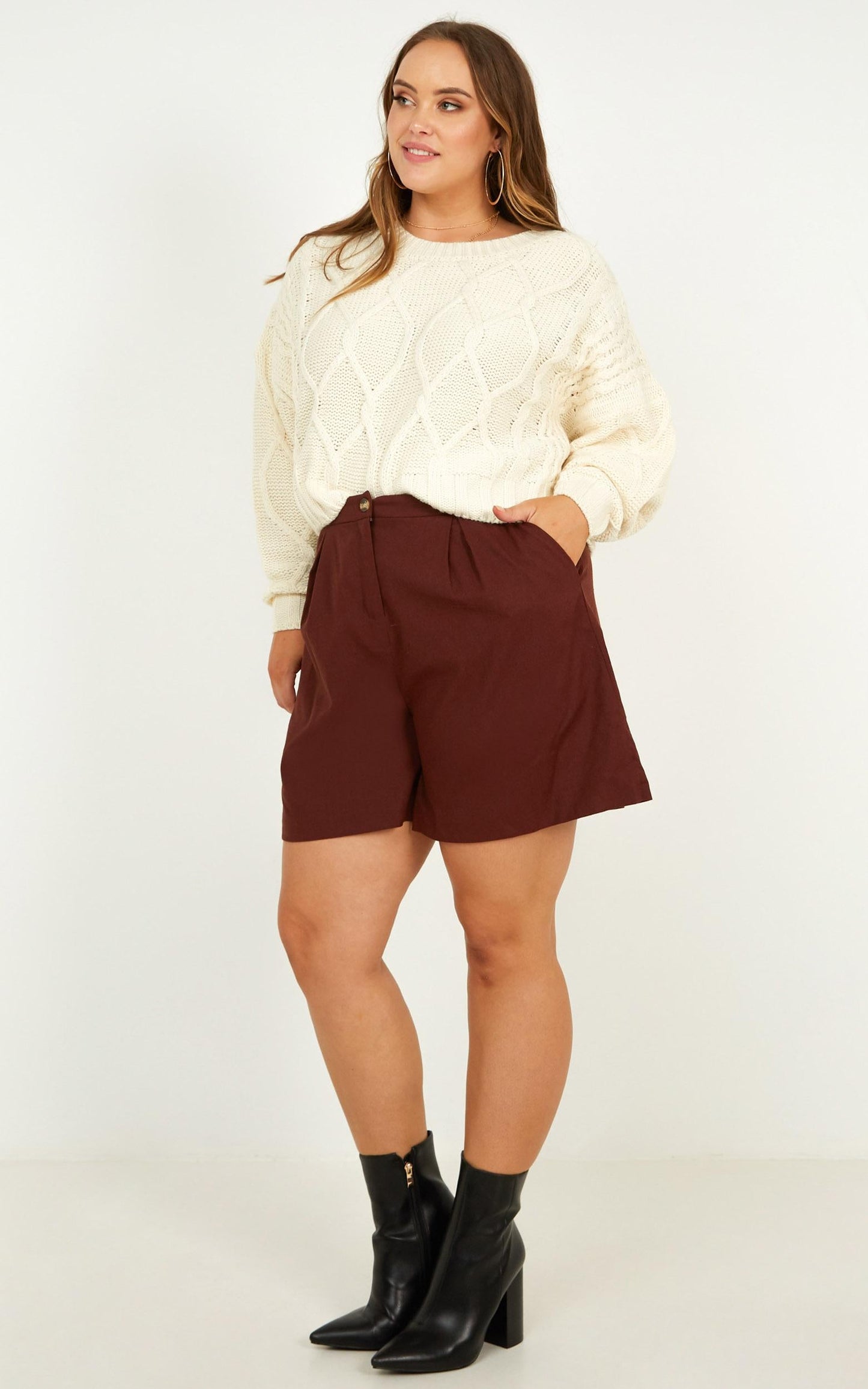 Trip To Bermuda Shorts In Chocolate Linen Look