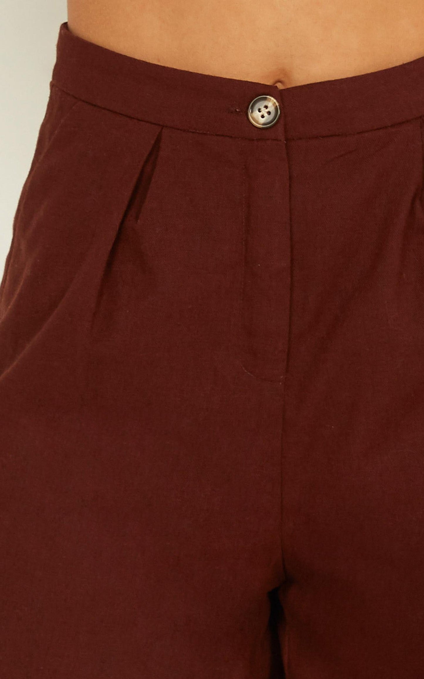 Trip To Bermuda Shorts In Chocolate Linen Look