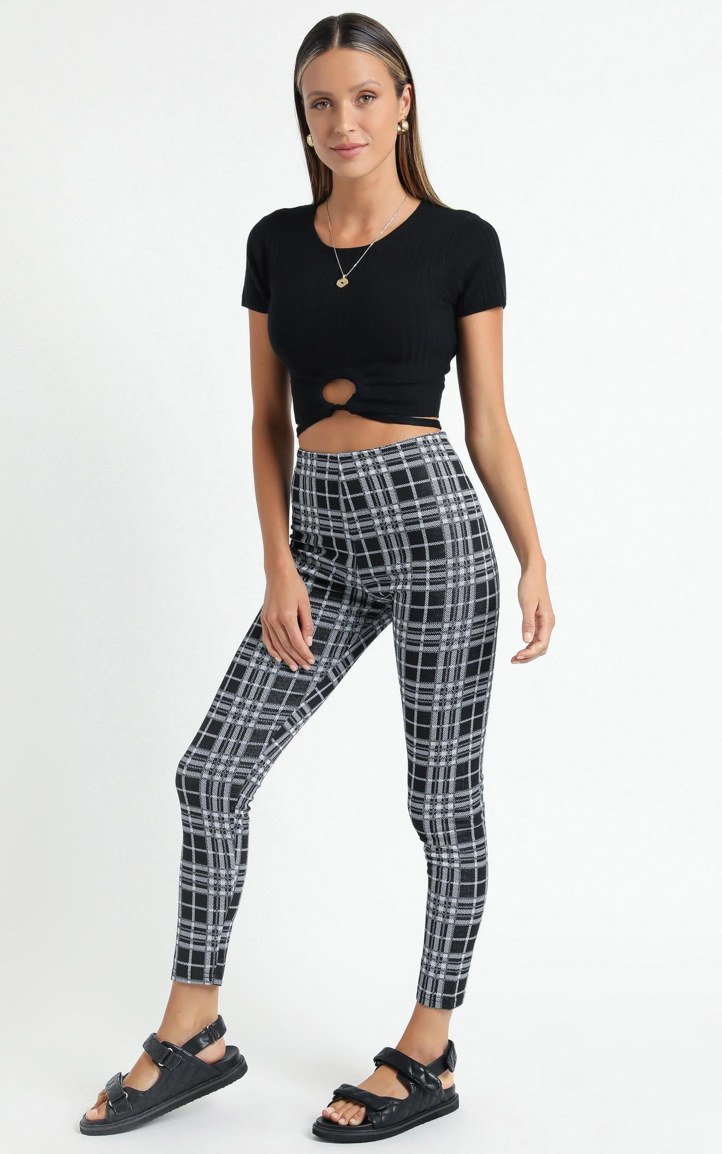 Twiin - Keyhole Knit Tee in Black