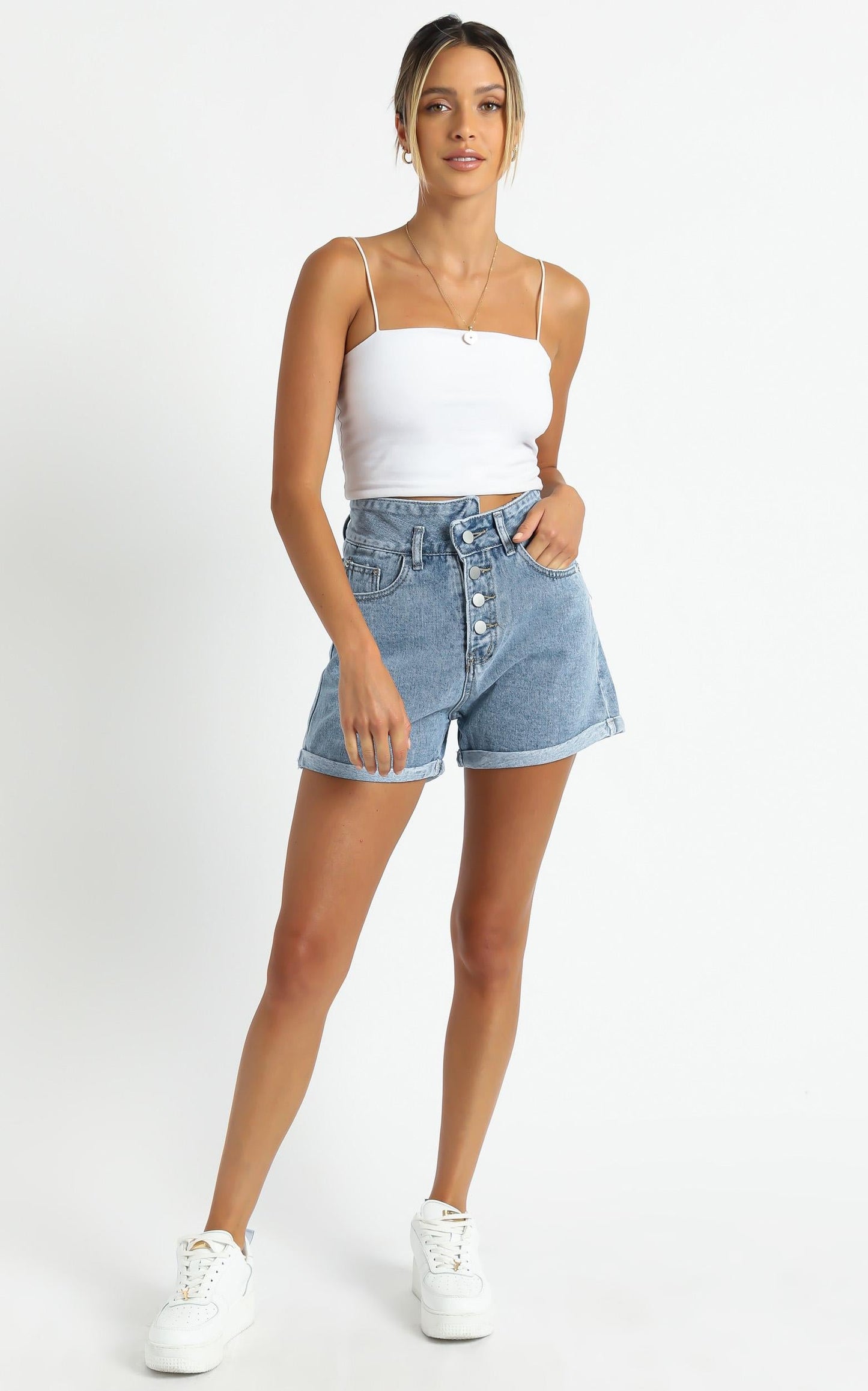 Foenix Shorts in Mid Wash