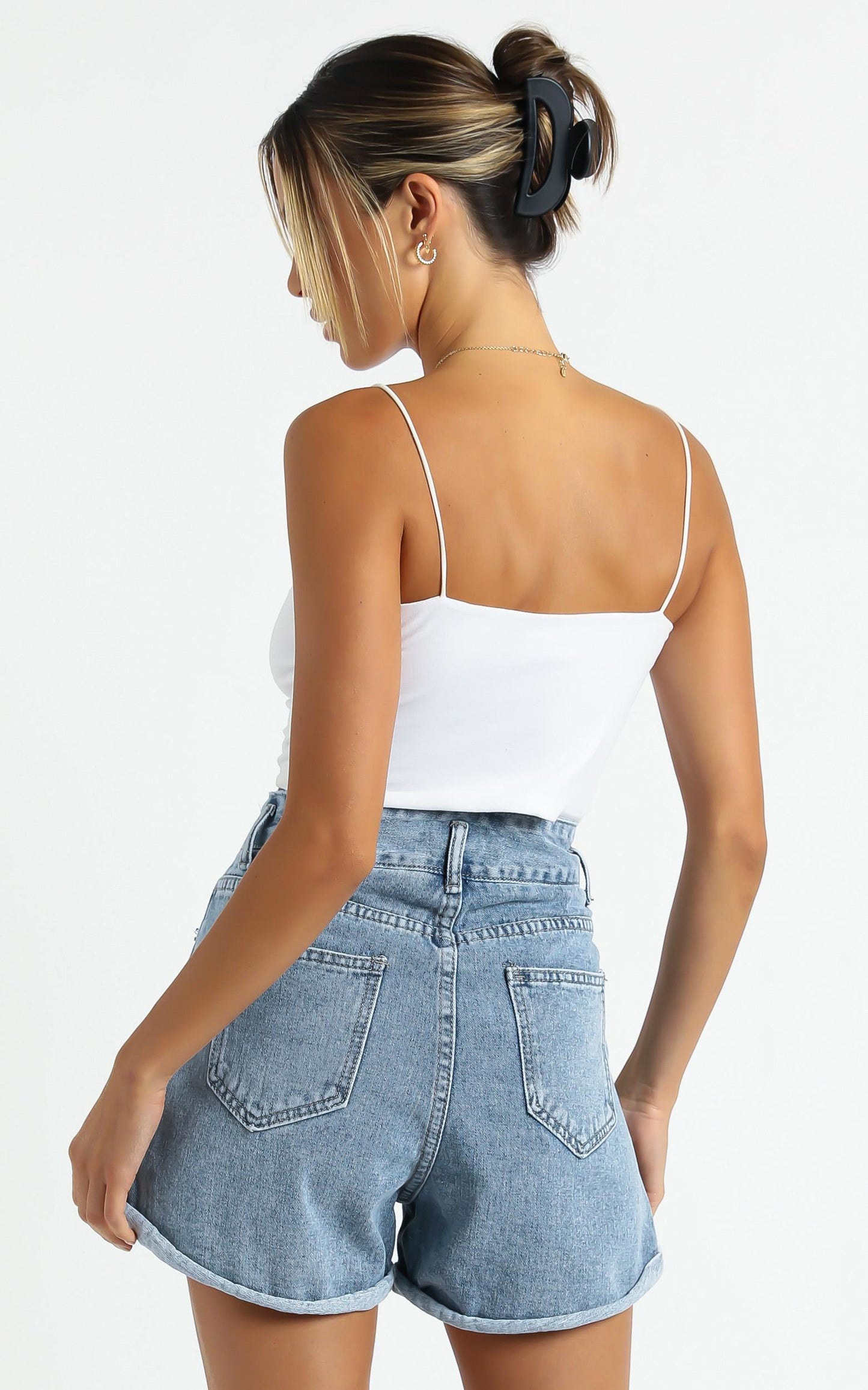 Foenix Shorts in Mid Wash