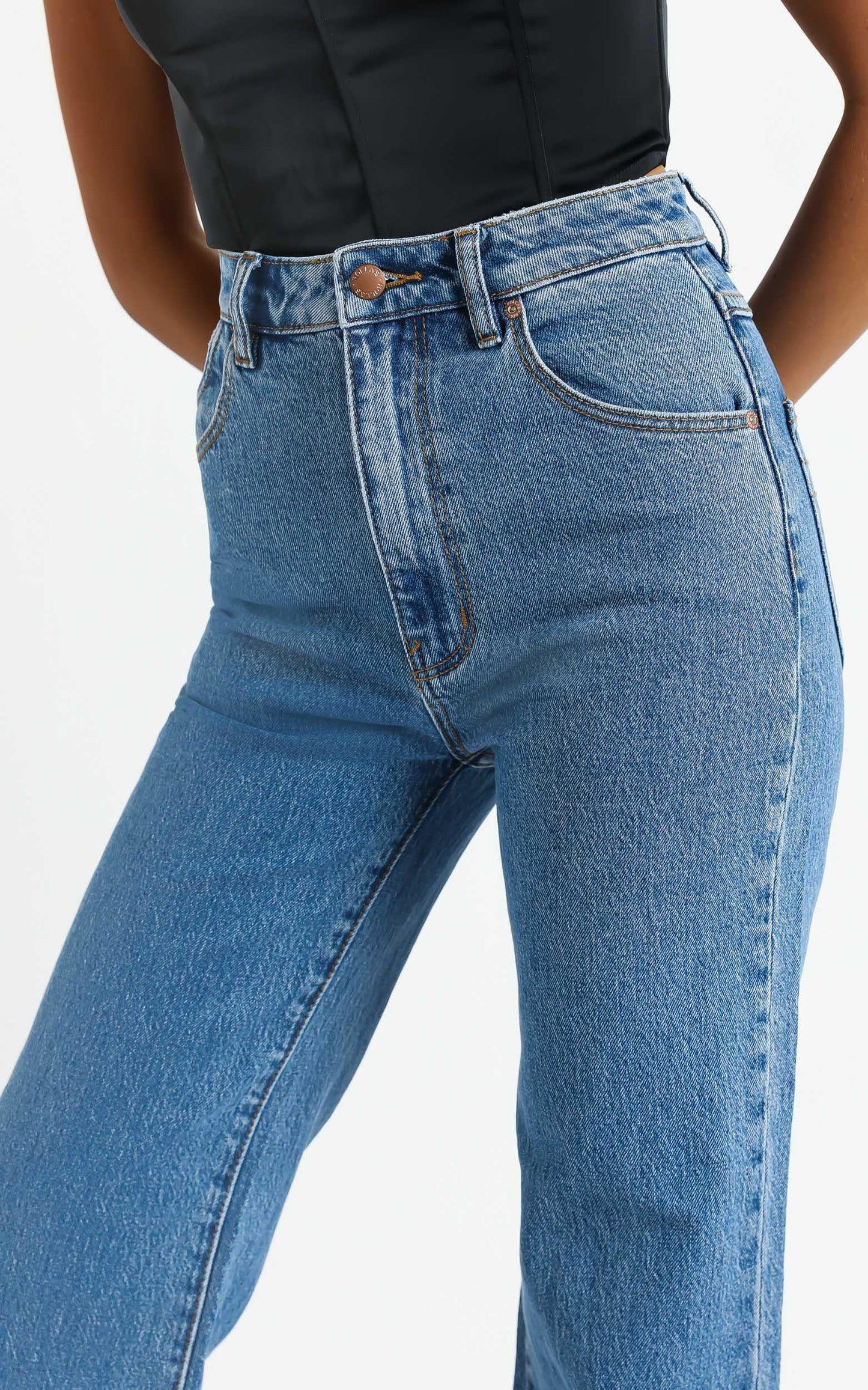Rollas - Eastcoast Crop Flare Jean in Cindy Blue