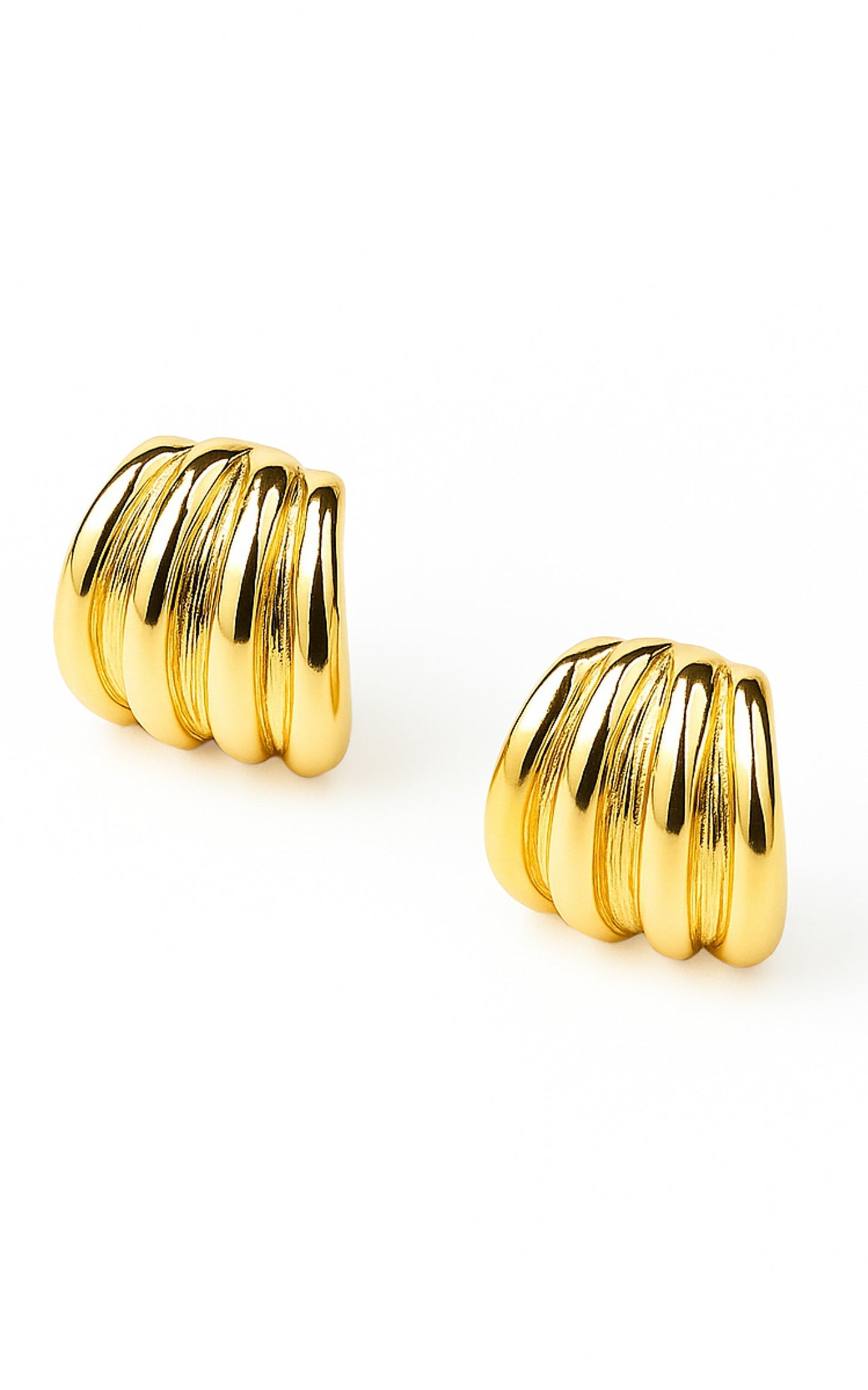 Lilou Ridge Stud Earrings in Gold