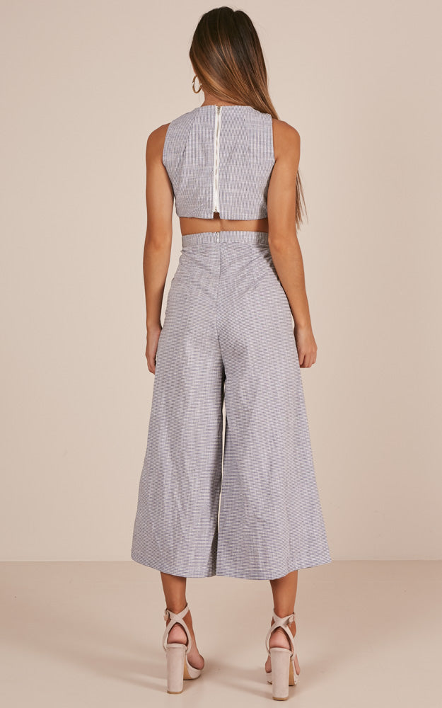 Out Dream Yourself Jumpsuit In Blue Linen Look