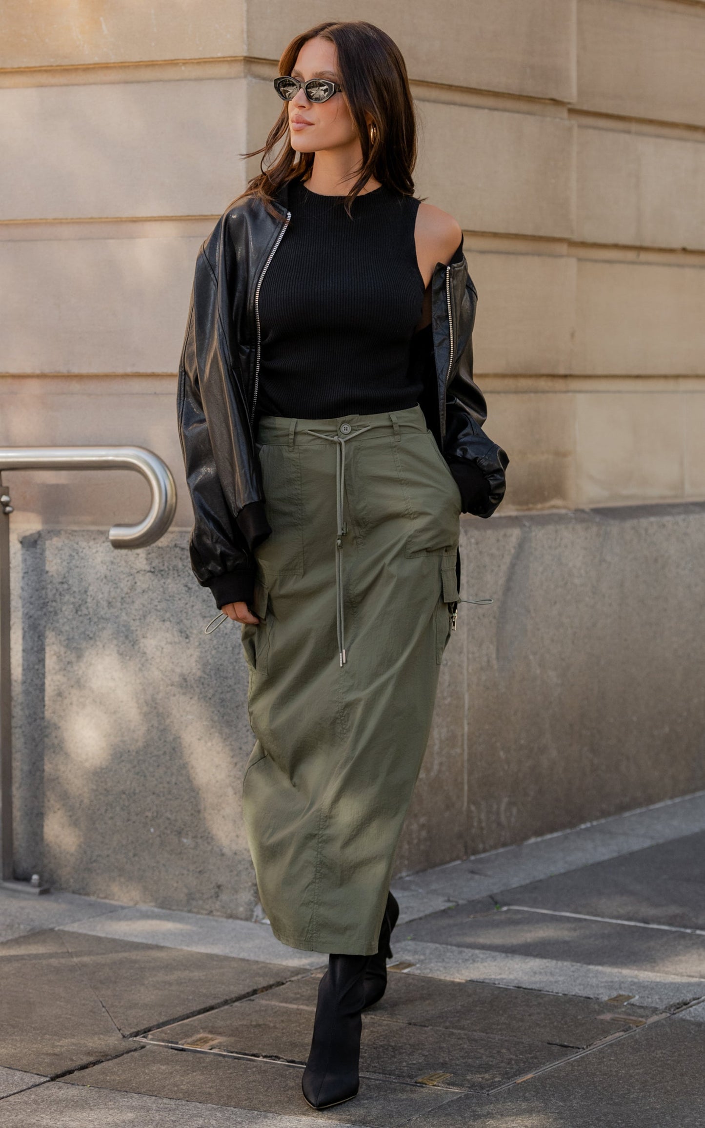 Liscia Midi Skirt - Straight Pocket Detailing Cargo Skirt in Khaki
