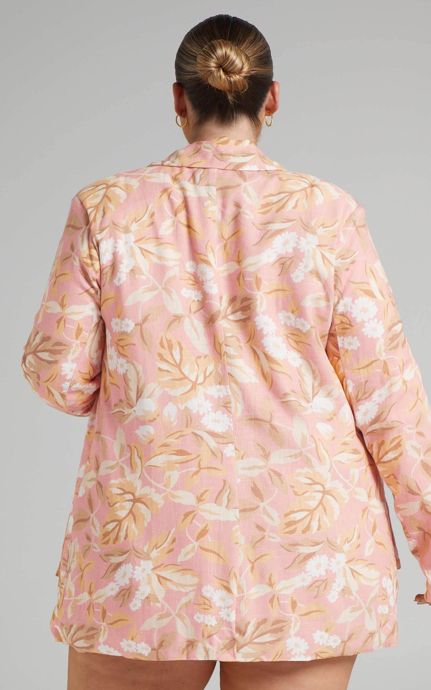 Amalie The Label - Bay Linen Relaxed Button Front Blazer in Pink Floral