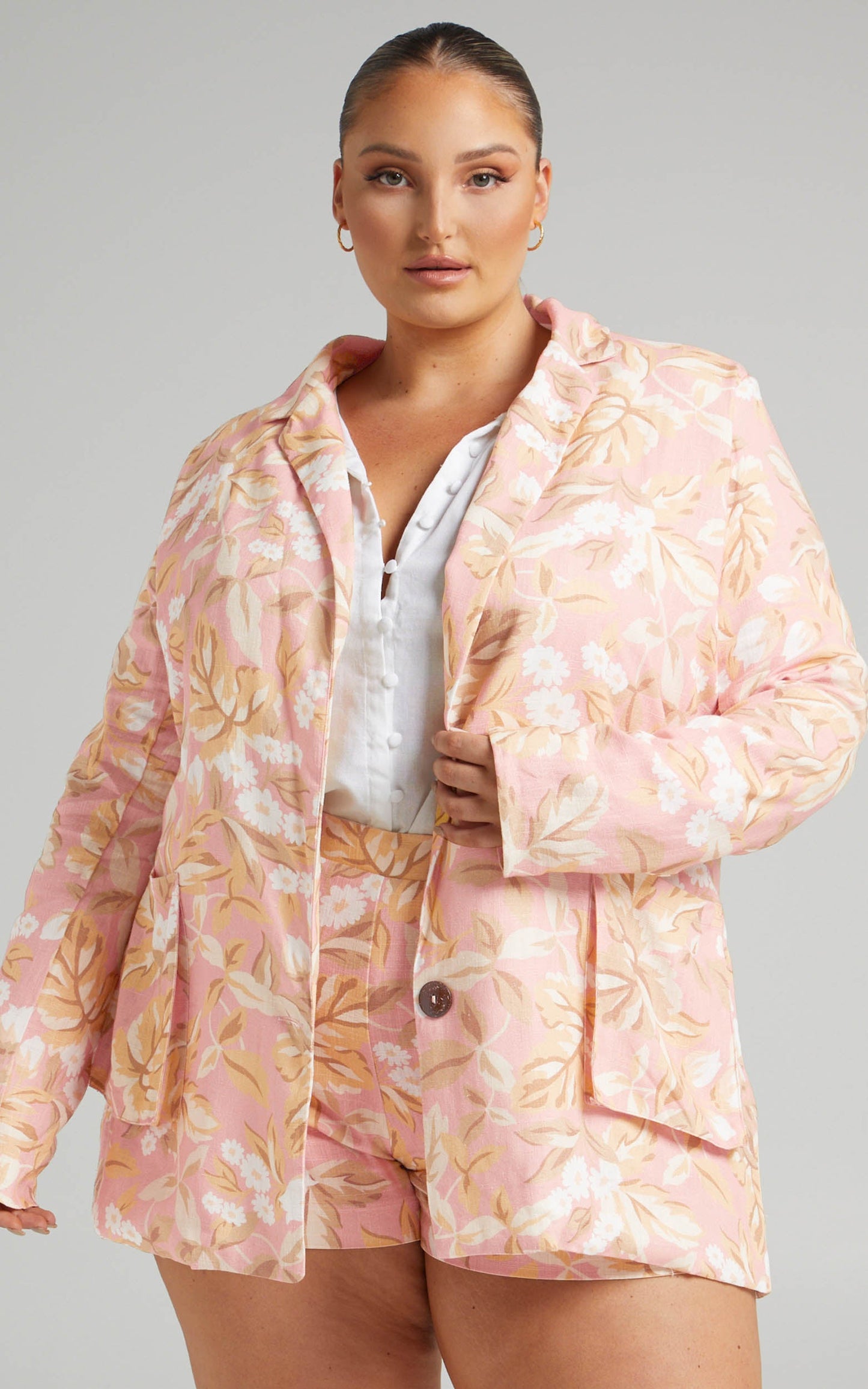 Amalie The Label - Bay Linen Relaxed Button Front Blazer in Pink Floral