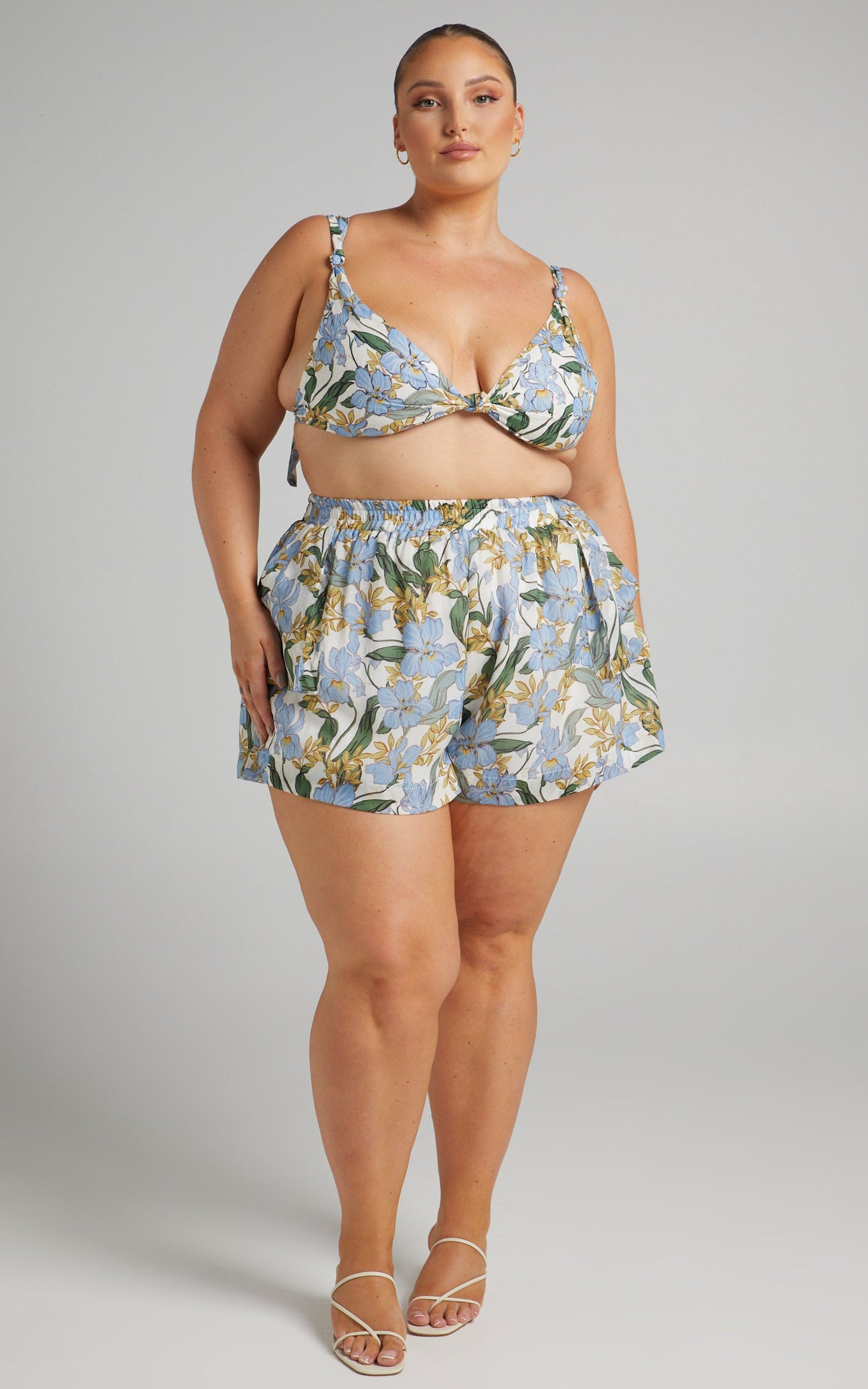 Amalie The Label - Linen Estella Elastic Waist Relaxed Shorts in Iris Floral