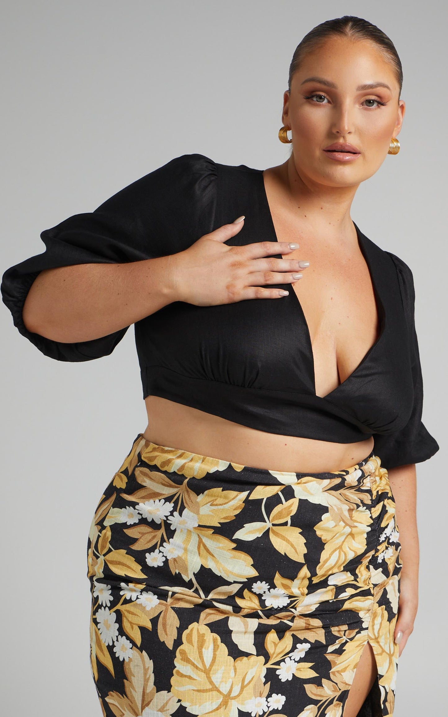 Amalie The Label - Bethy Linen Balloon Sleeve Crop Linen Top in Black