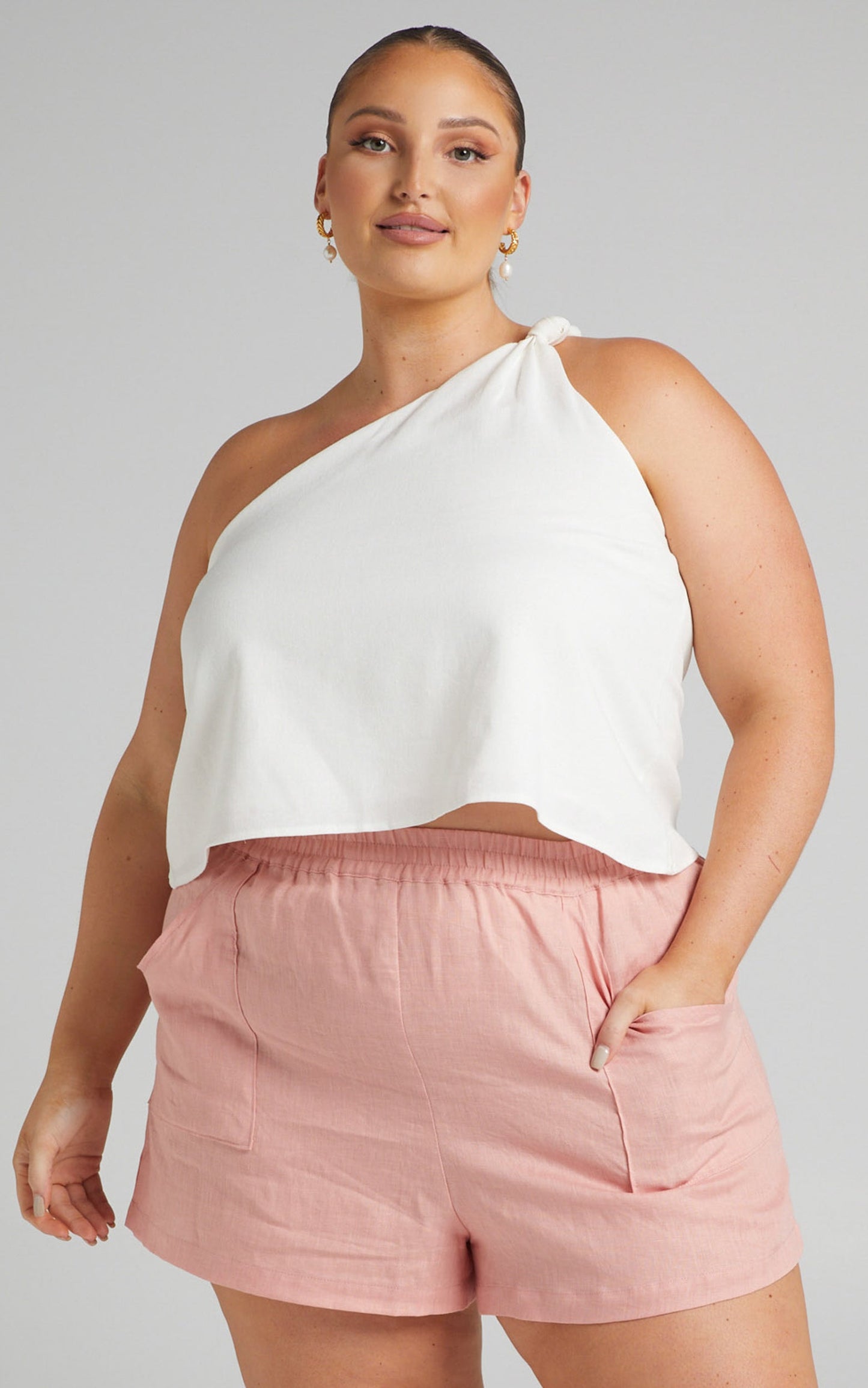 Amalie The Label - Indrissy Linen Elasticated Loose Fit Linen Shorts in Dusty Pink