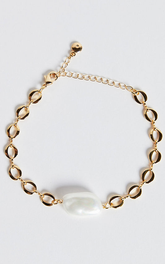Dana Bracelet - Pearl Detail Bracelet in Gold