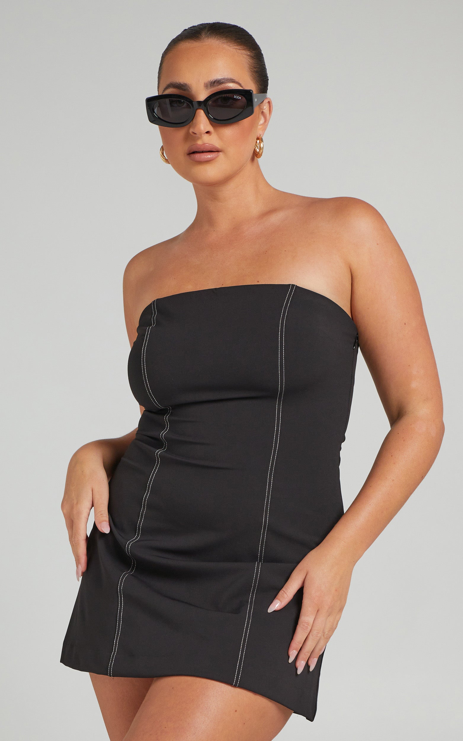 Yuri Contrast Stitch Longline Top in Black