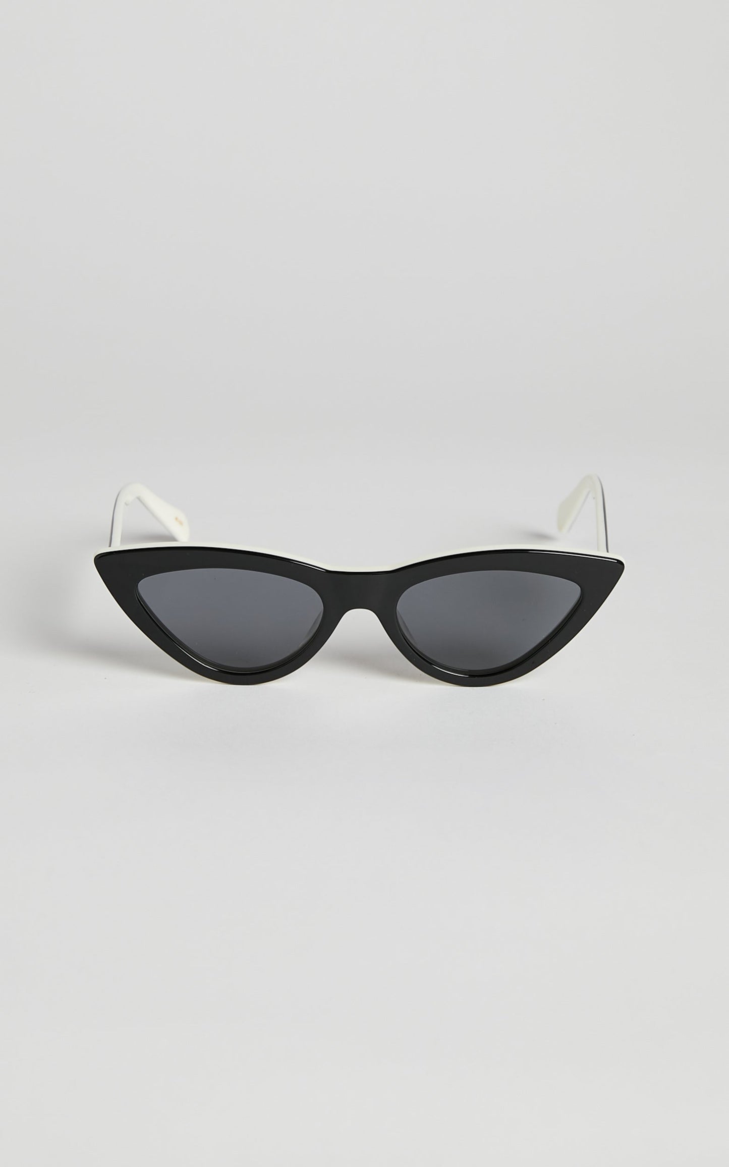 Banbe Eyewear - The Linda Sunglasses in Black/Ivory-Smoke