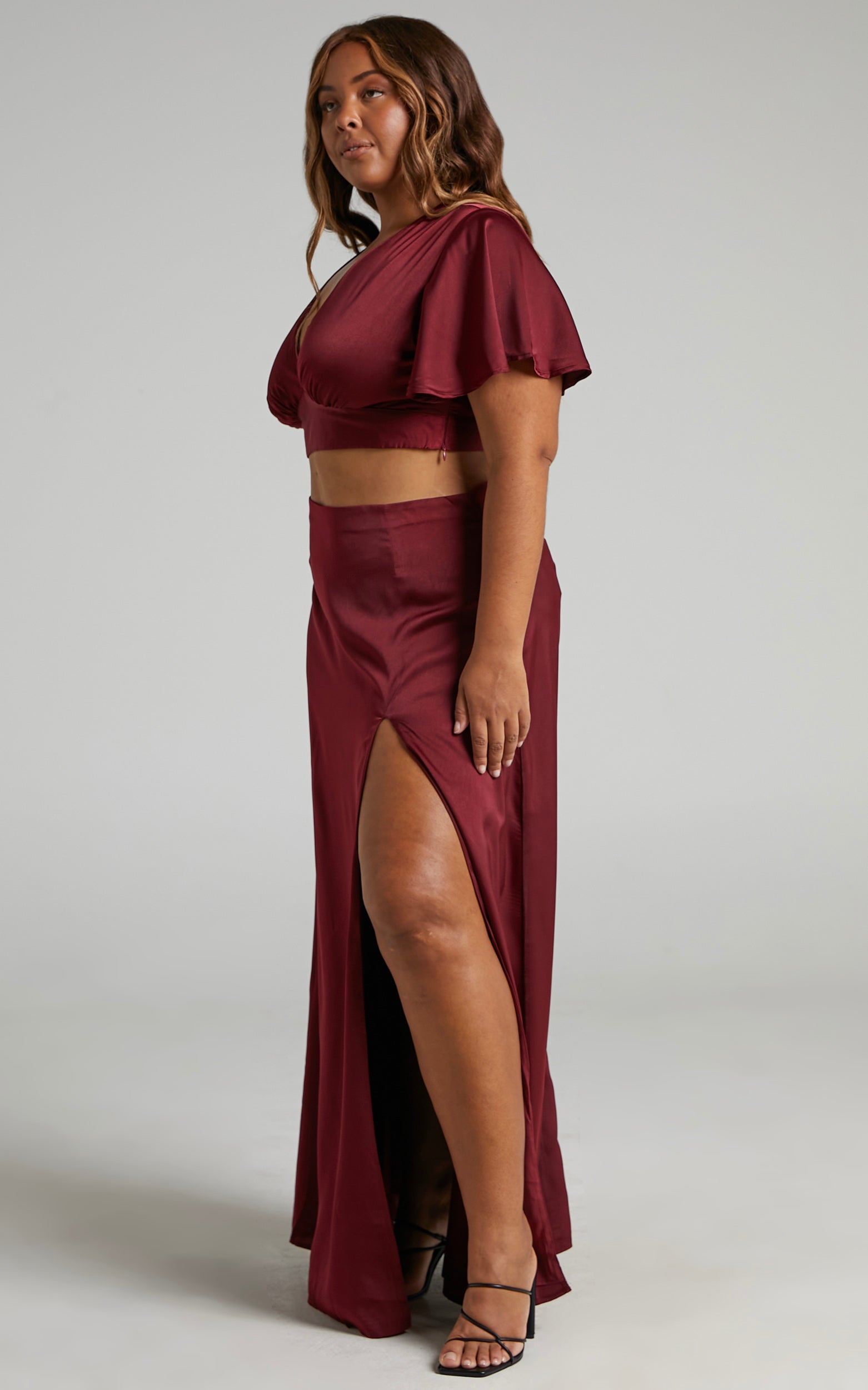 Kelcie Two Piece Set - V Neck Flutter Sleeves Crop Top and Thigh Split Maxi Skirt Set in Wine