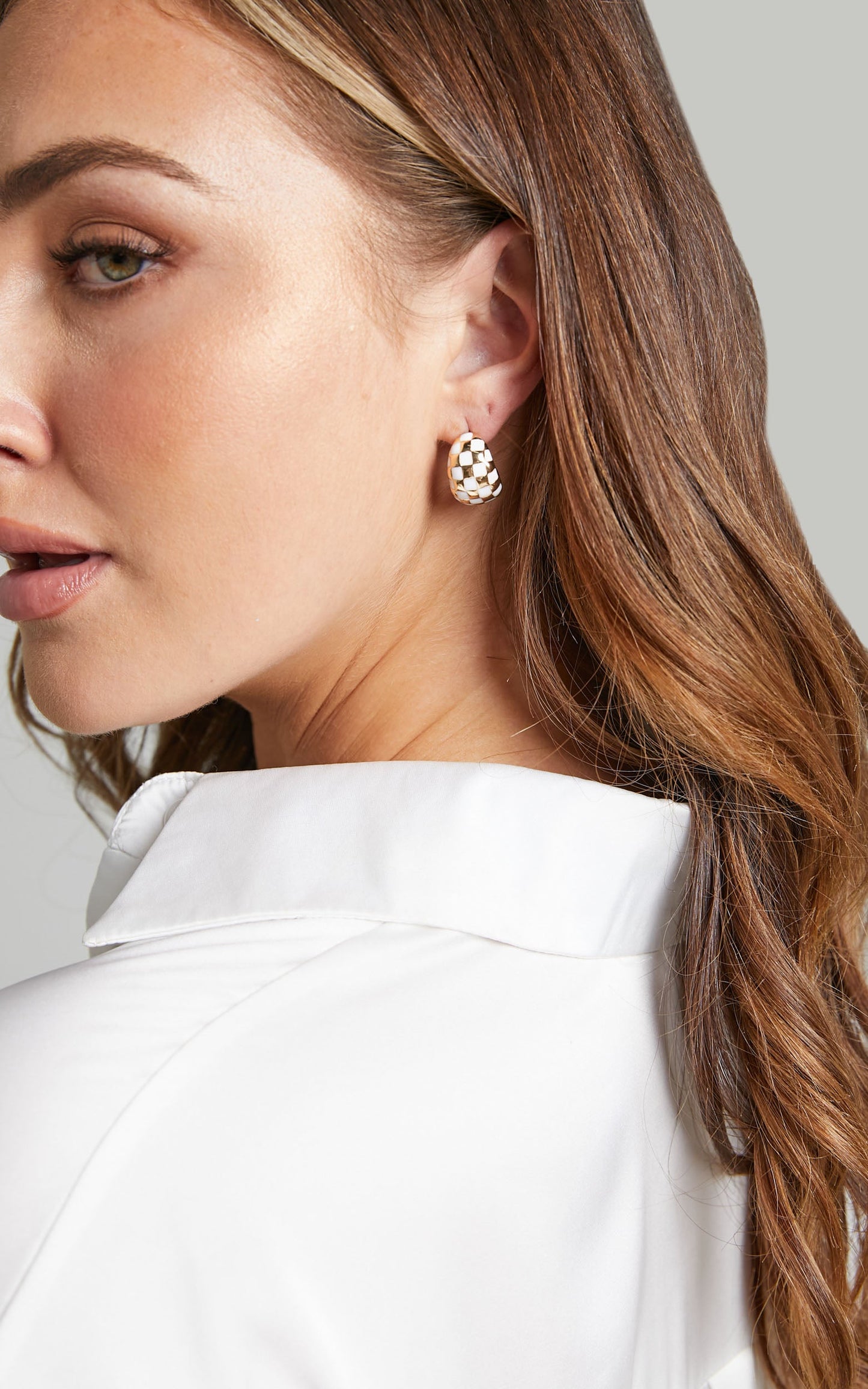 Taron Checkered Earrings in Gold/White