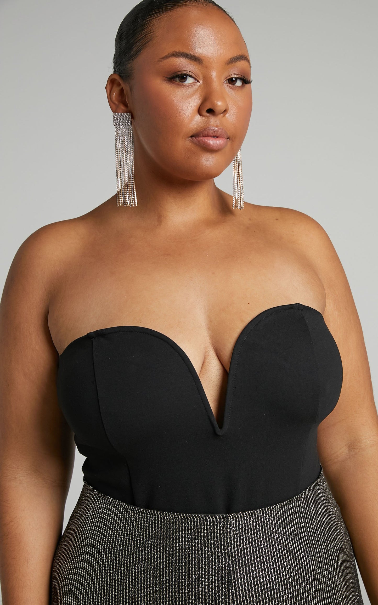 Zillah Strapless Sweetheart Plunge Neck Bodysuit in Black