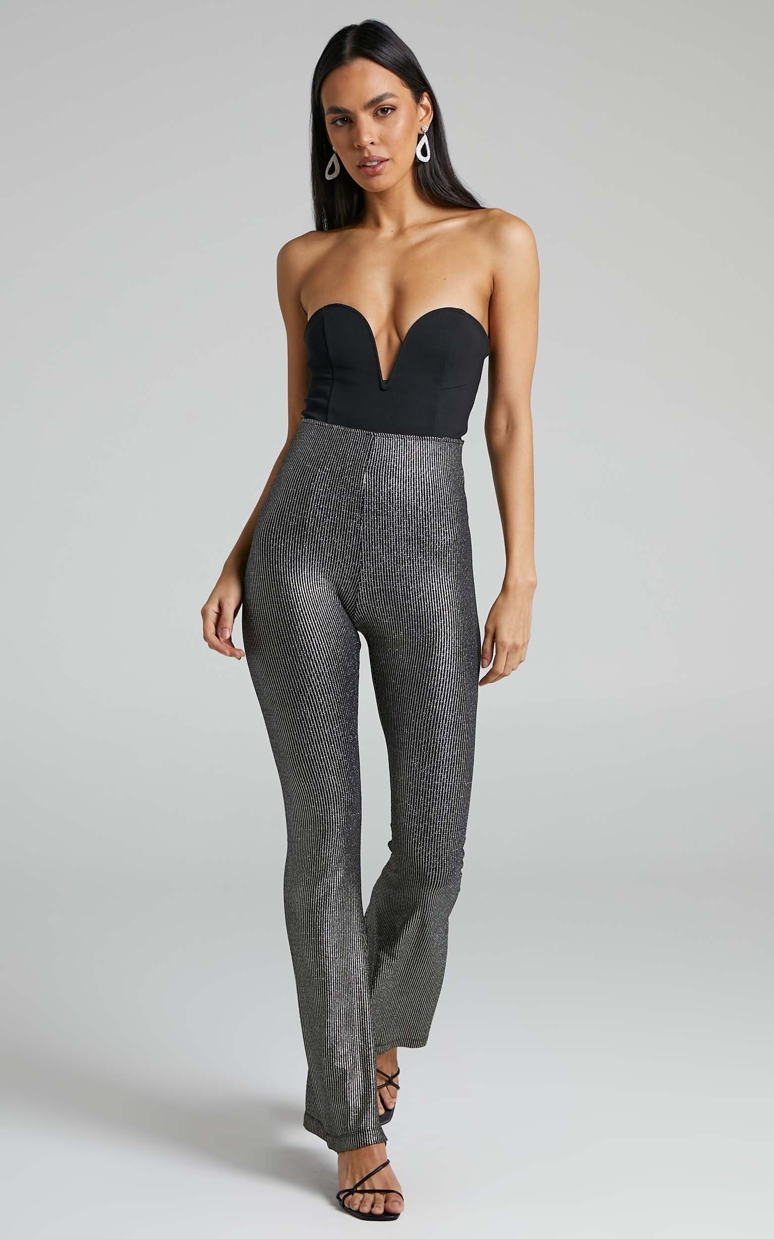 Zillah Strapless Sweetheart Plunge Neck Bodysuit in Black