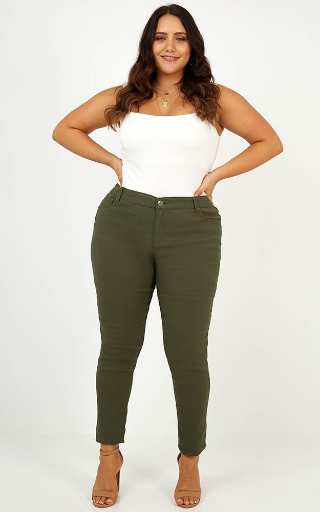 Fill Me In Jeggings In Khaki