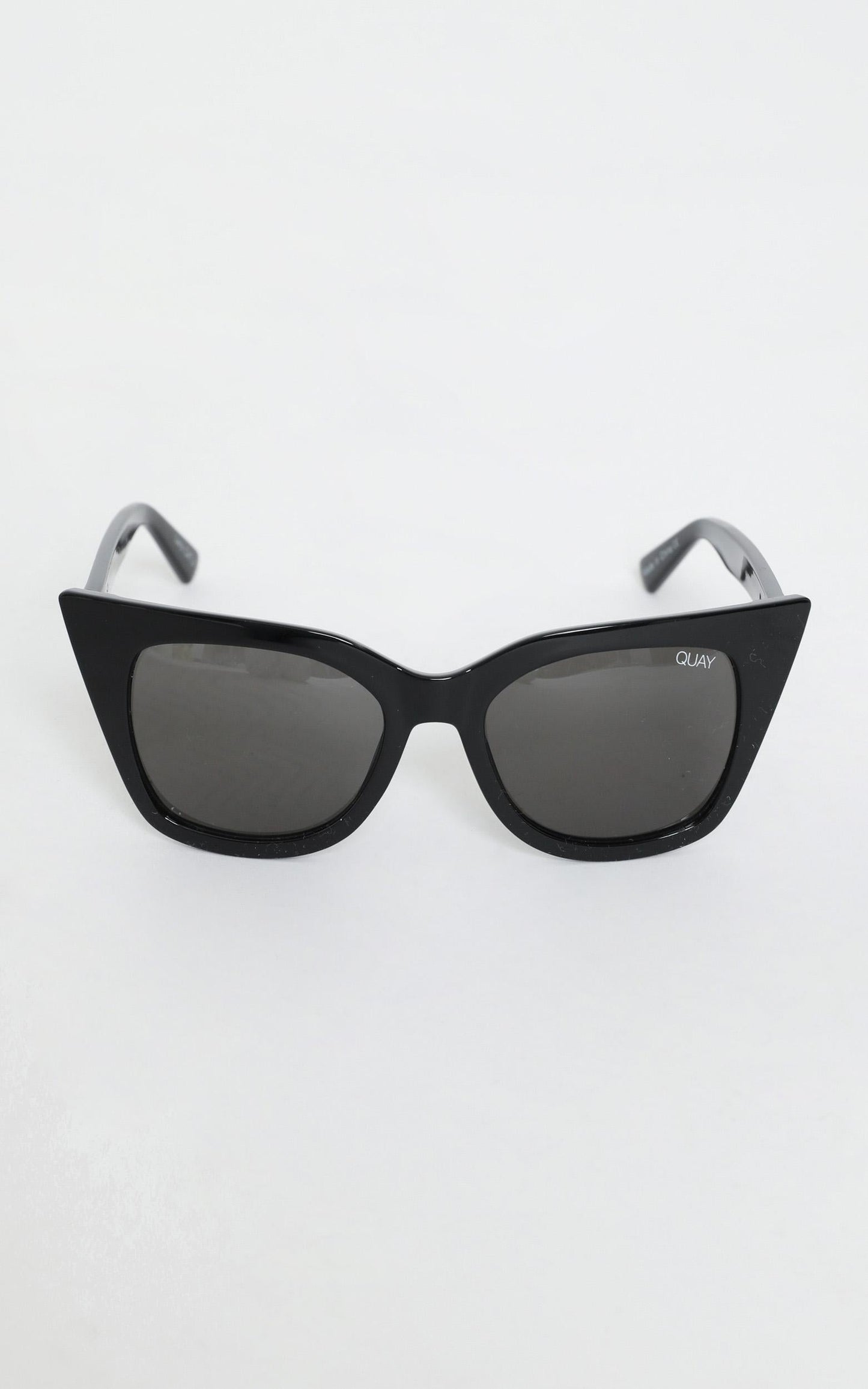 Quay - Harper Sunglasses in Black and Smoke Lens
