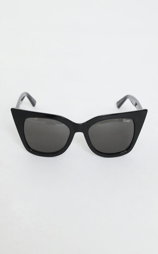 Quay - Harper Sunglasses in Black and Smoke Lens