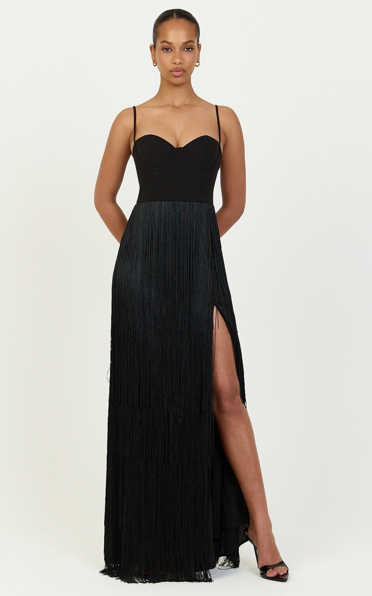Maxine Maxi-Kleid – Gestuftes Fransenkleid in Schwarz