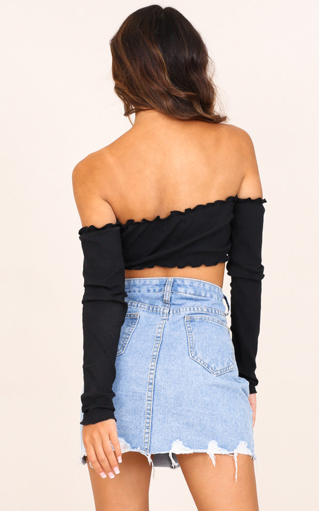Hypnotized Crop Top In Black