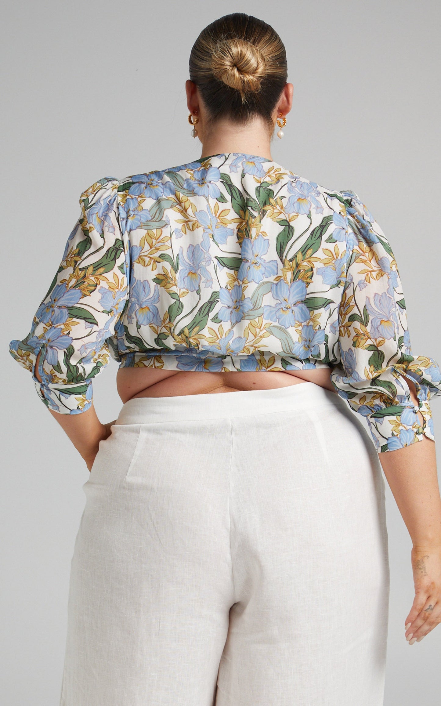 Amalie The Label - Romillia Linen Button Front Puff Sleeve Crop Top in Iris Floral