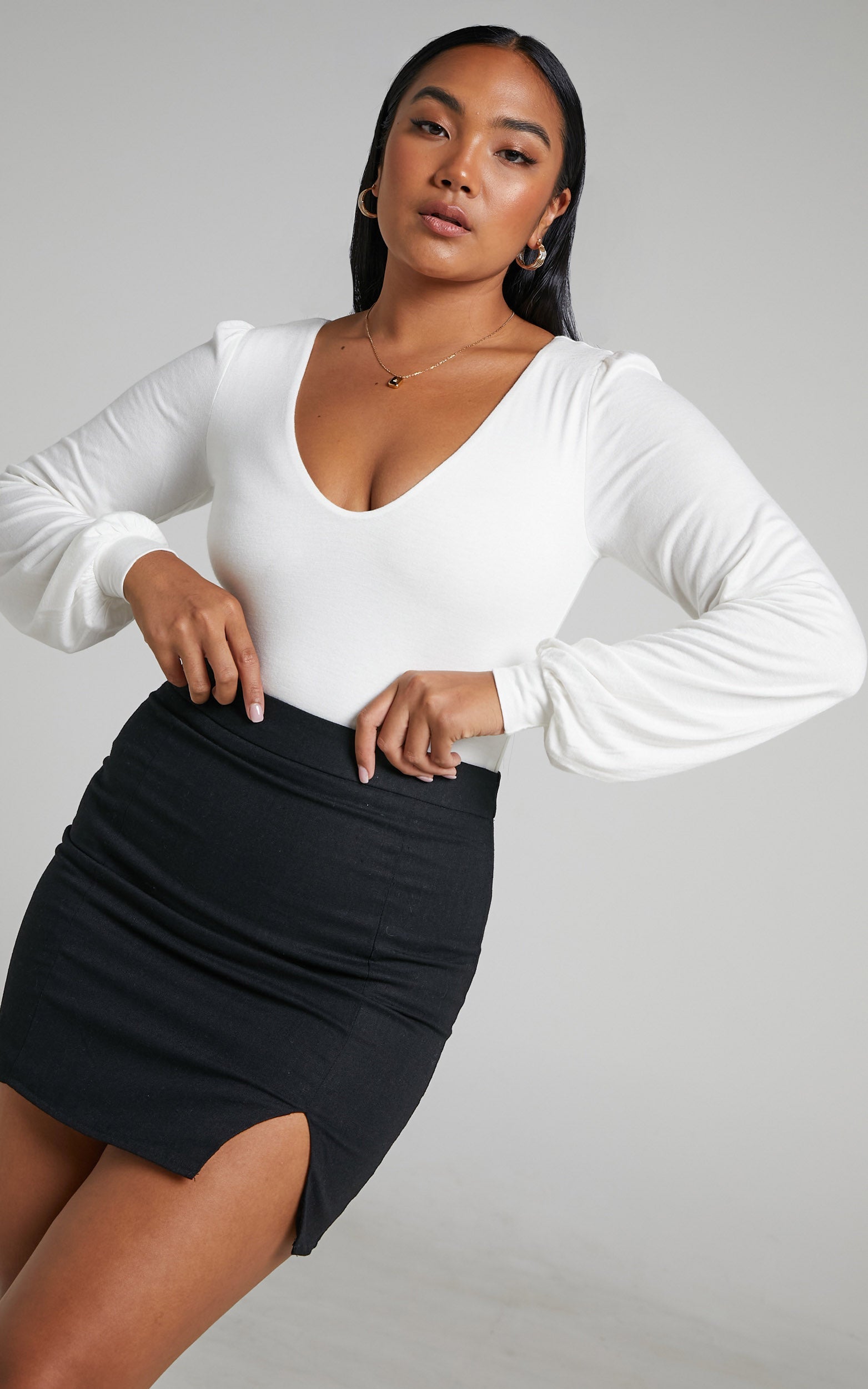 Magzkie Bodysuit - Long Sleeve Scoop Neck Bodysuit in Off White
