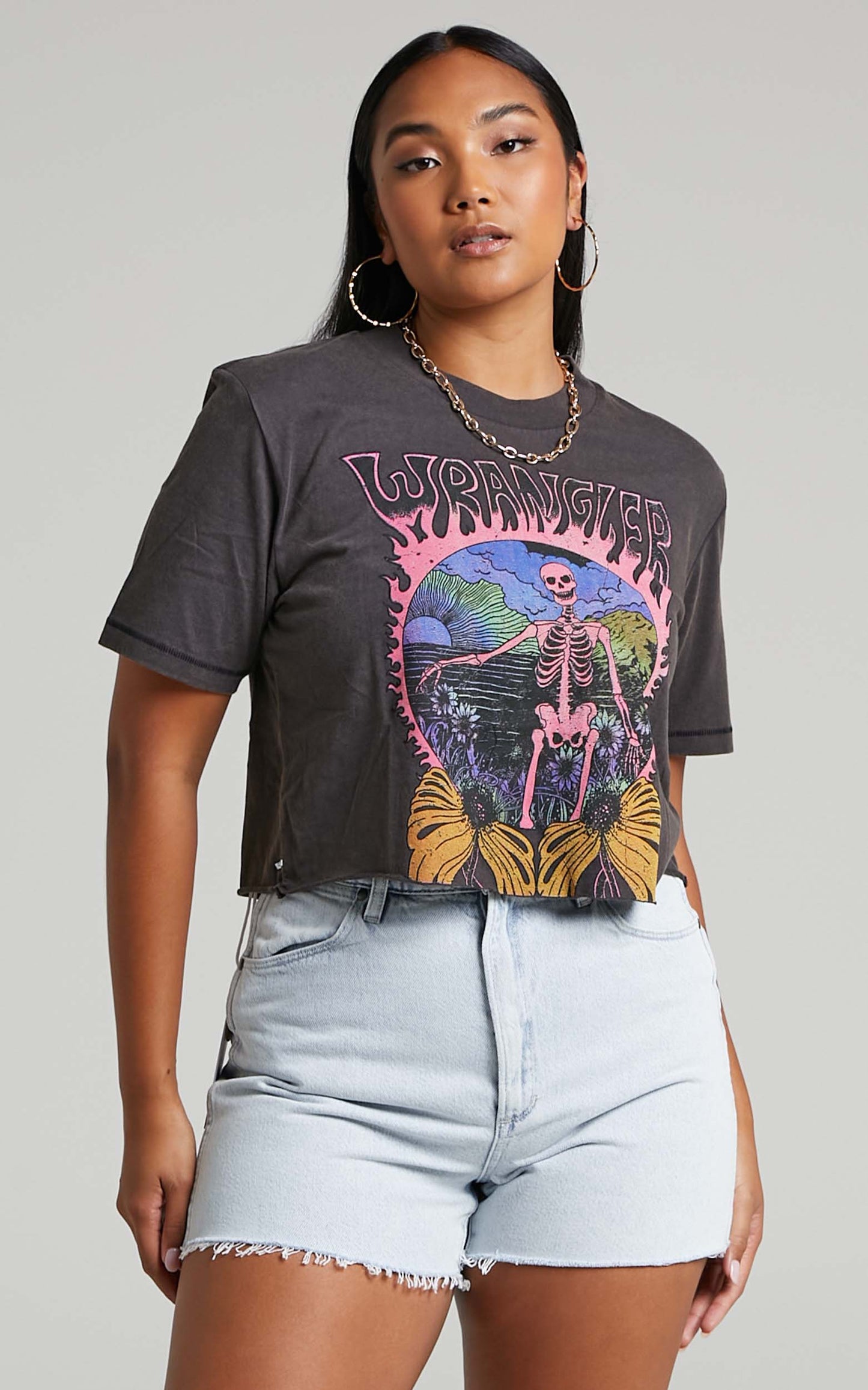 Wrangler - FLORAL BONES CROP TEE in Worn  Black