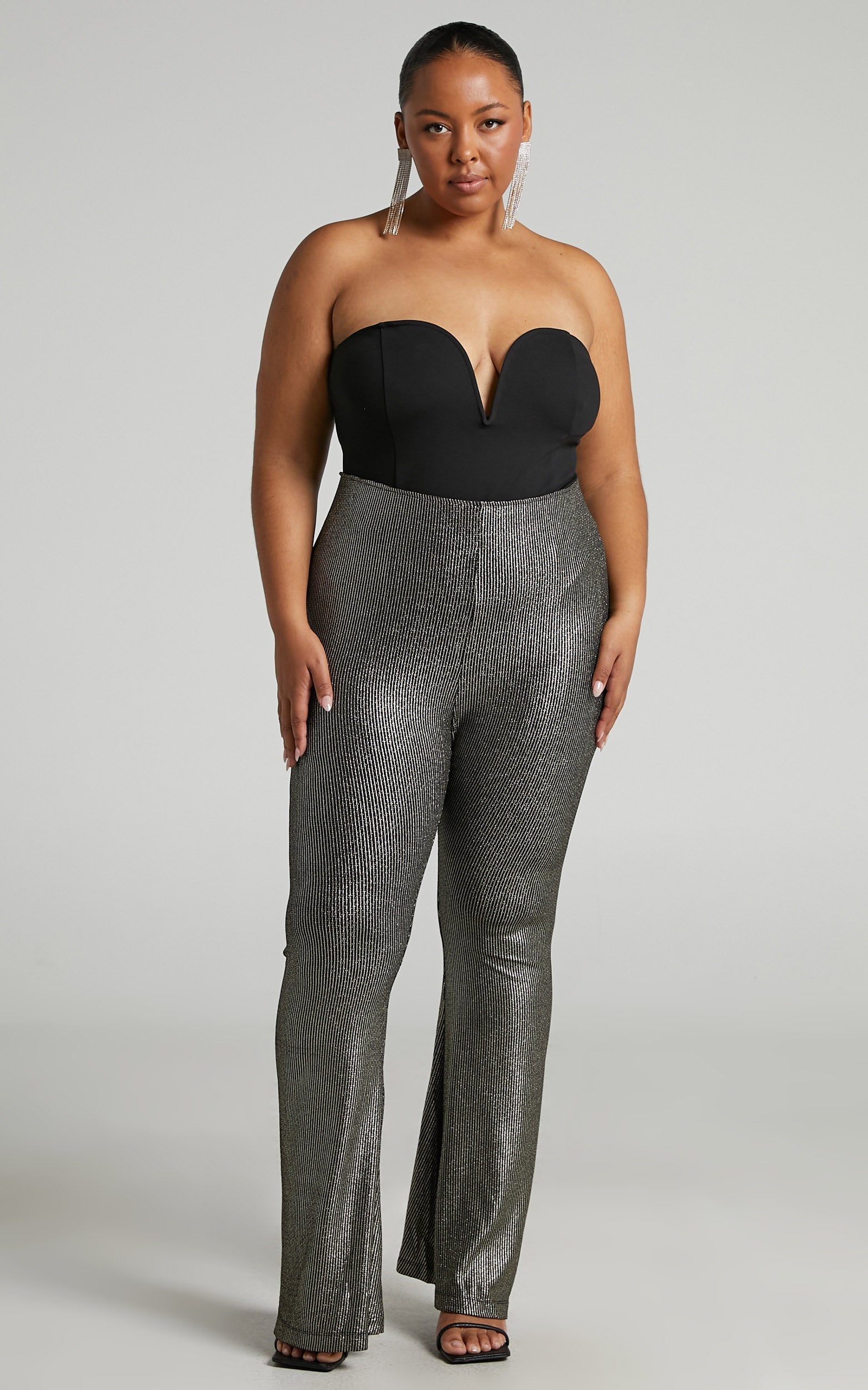 Zillah Strapless Sweetheart Plunge Neck Bodysuit in Black