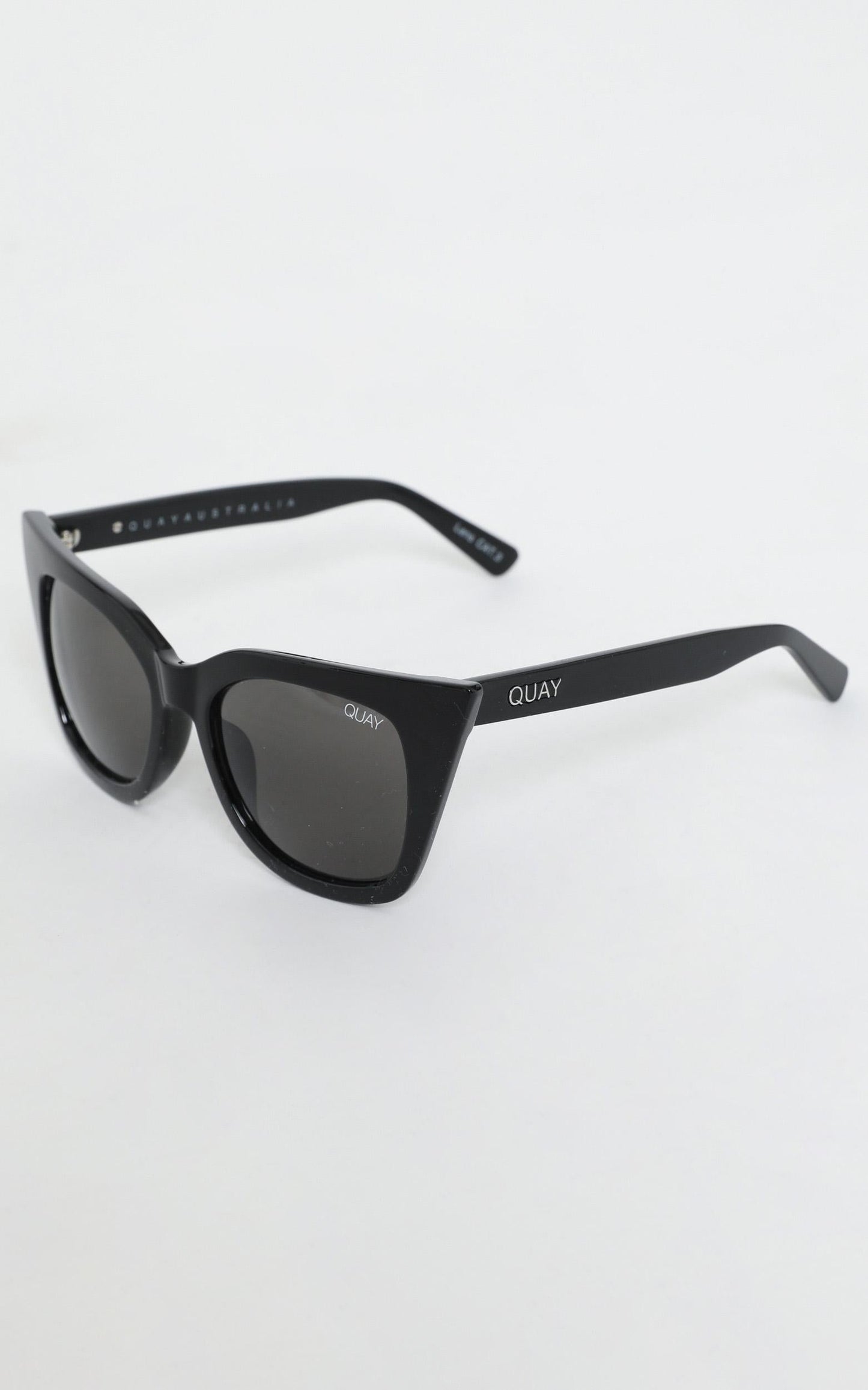 Quay - Harper Sunglasses in Black and Smoke Lens