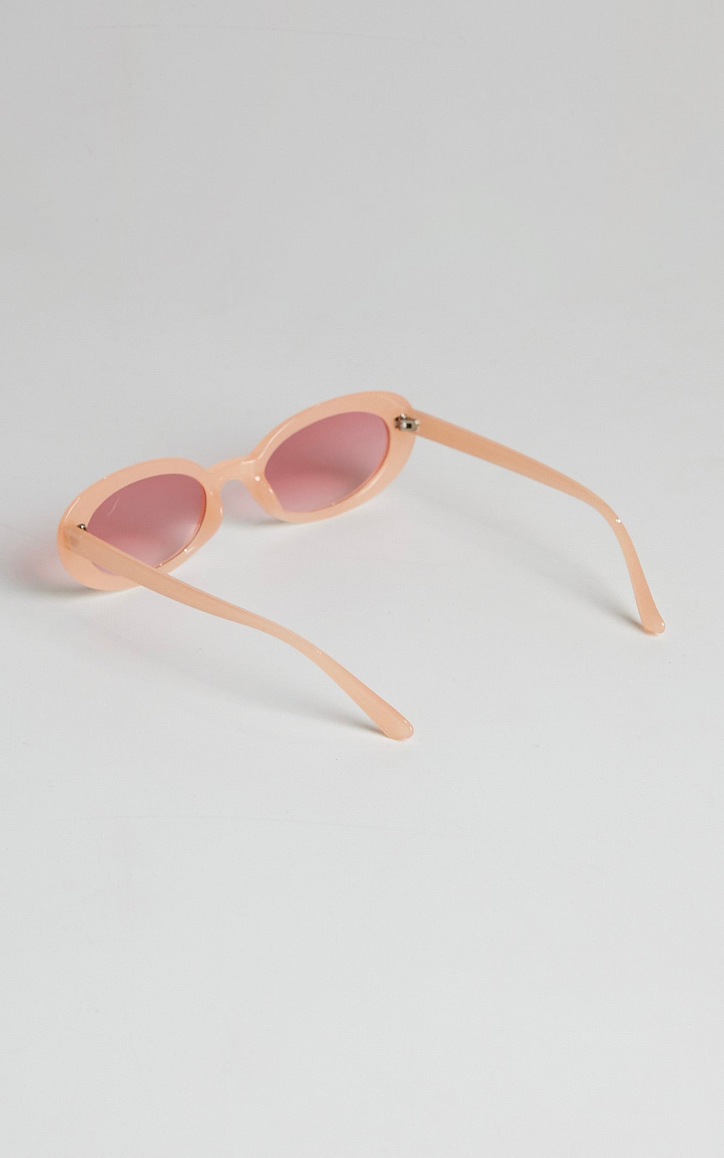 Czarina Retro Sunglasses in Pink