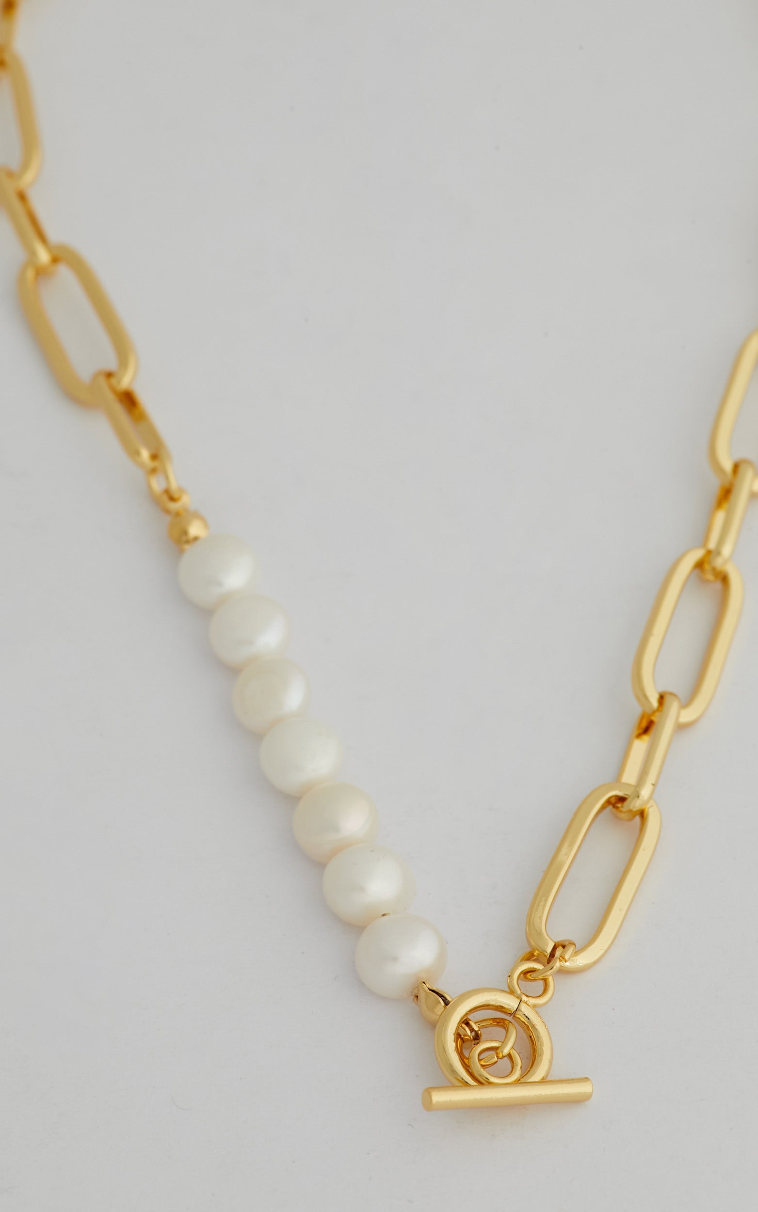 Sarahlen Necklace in Gold/Pearl