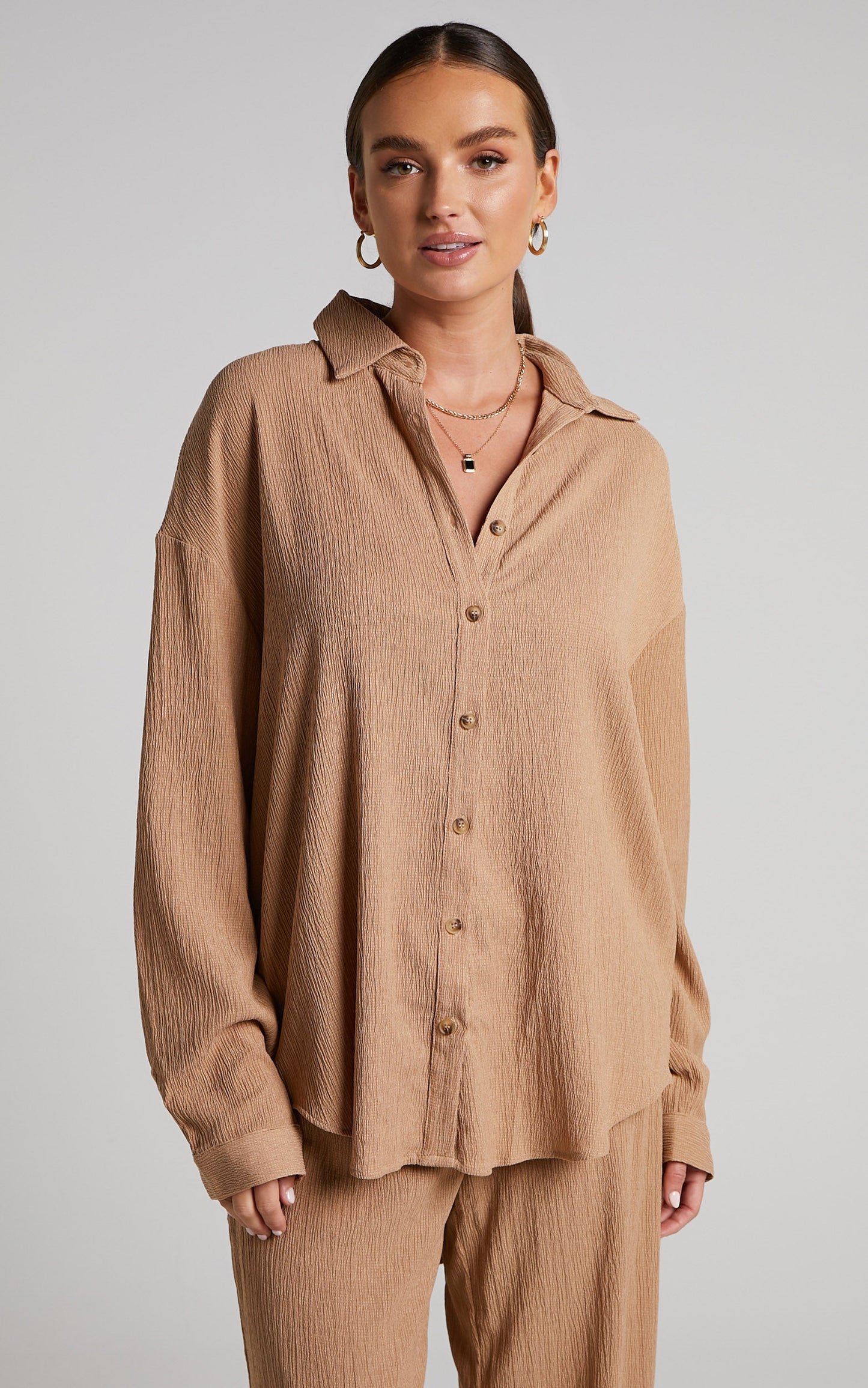 Isabeau Shirt - Relaxed Oversized Shirt in Mocha