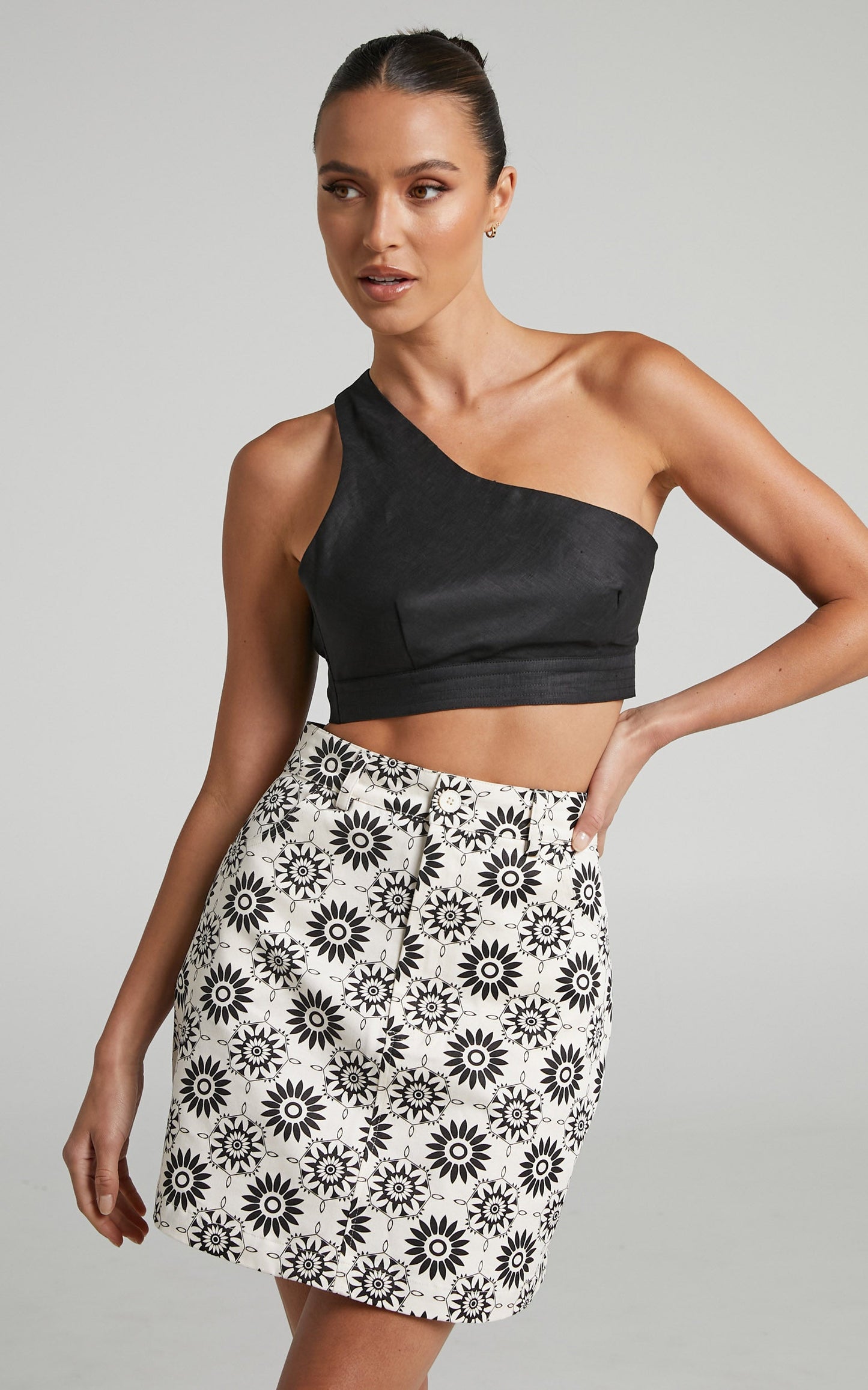 Phoebe Tonkin x Rolla's - PLAZA MINI SKIRT in Cream