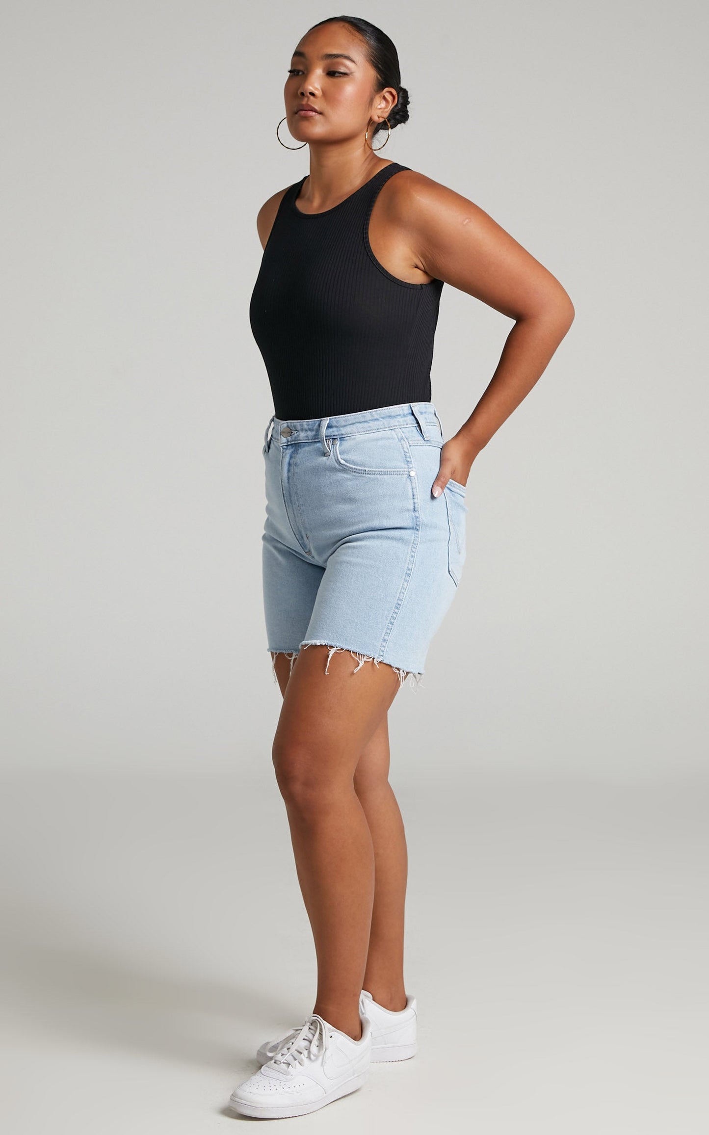 Wrangler - Tyler Wide Denim Short in Castaway