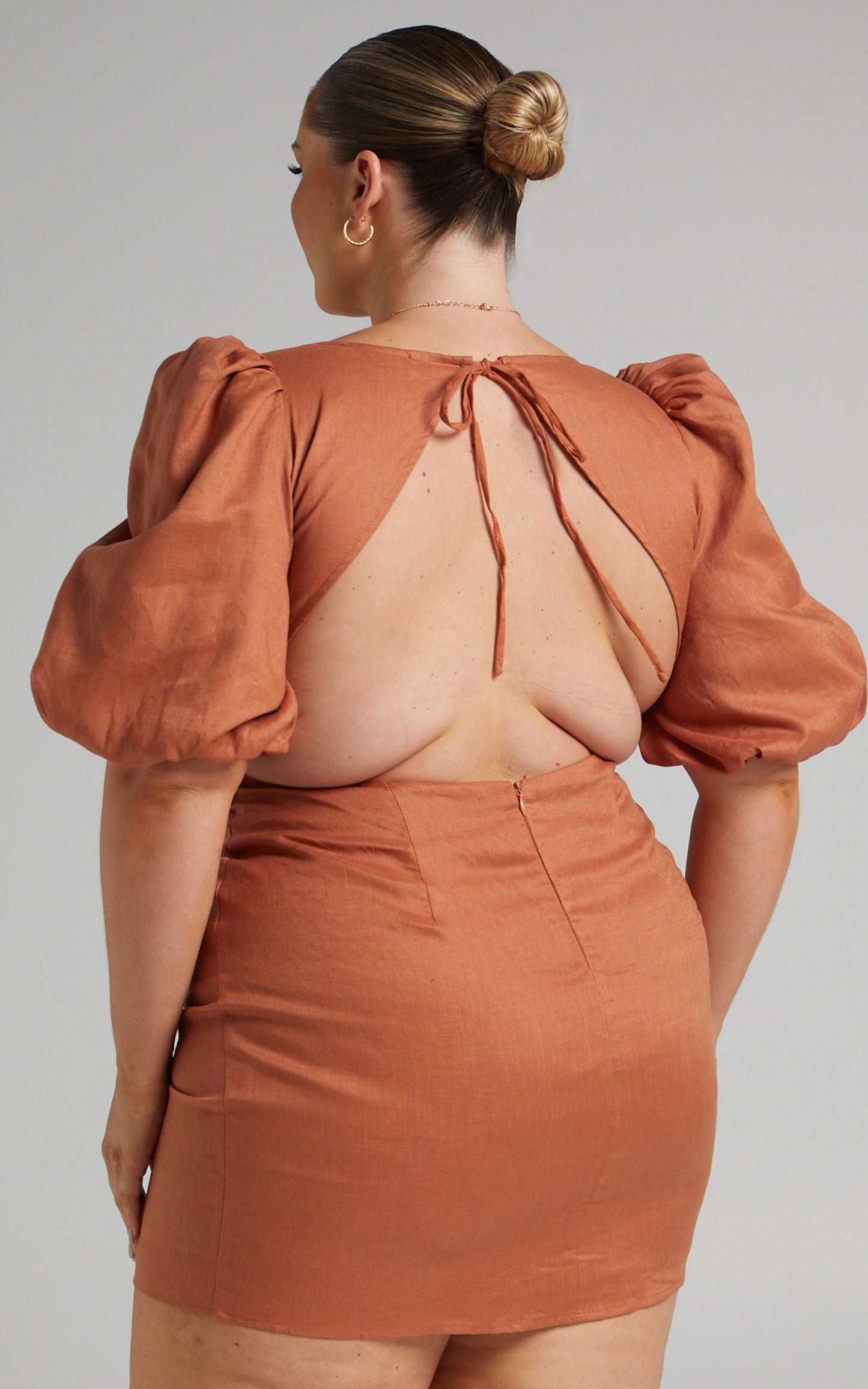 Amalie The Label - Empriss Linen Open Back Balloon Sleeve Mini Linen Dress in Rust