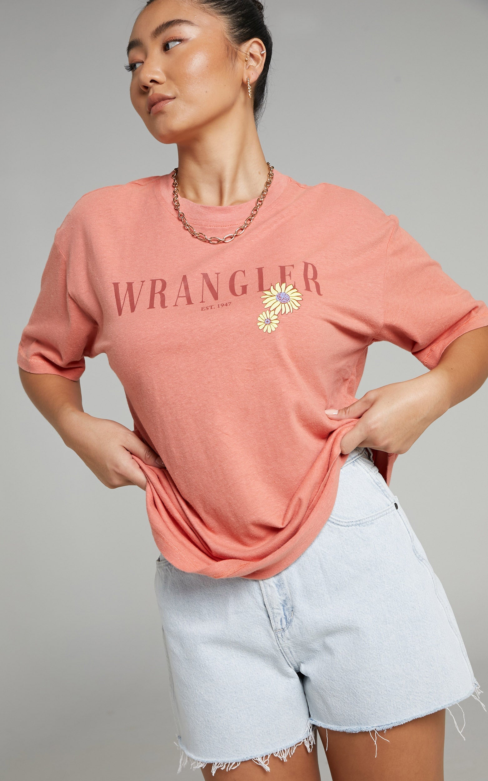 Wrangler - Daisy Logo Tee in Terracota