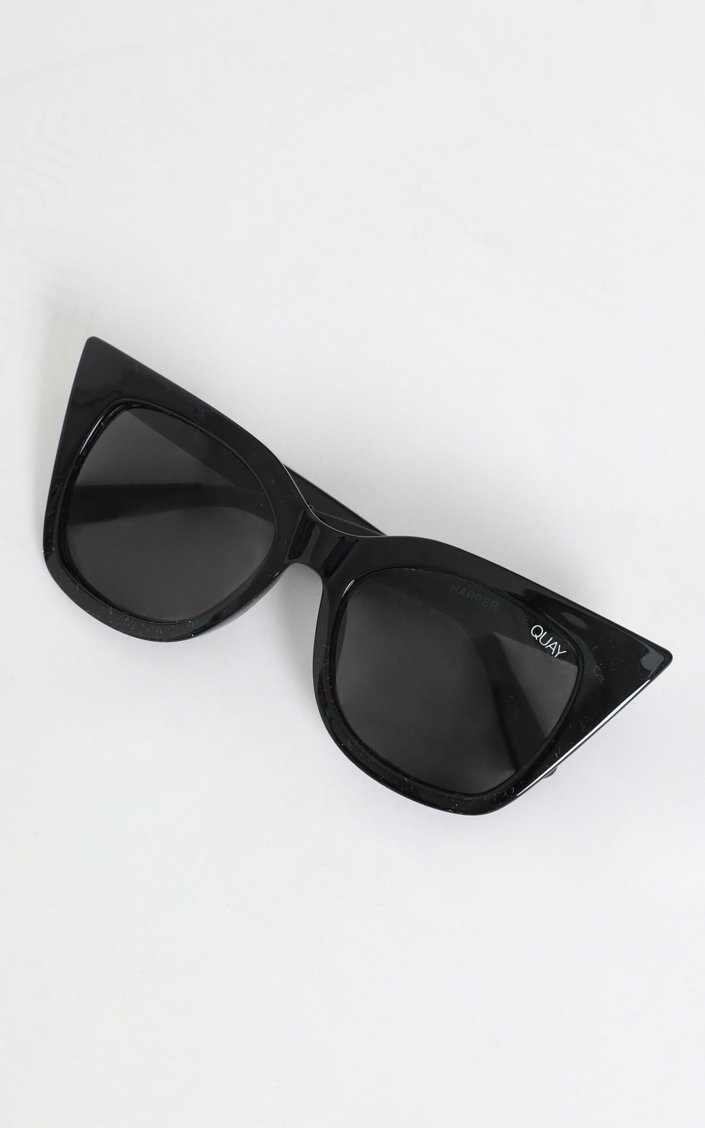 Quay - Harper Sunglasses in Black and Smoke Lens