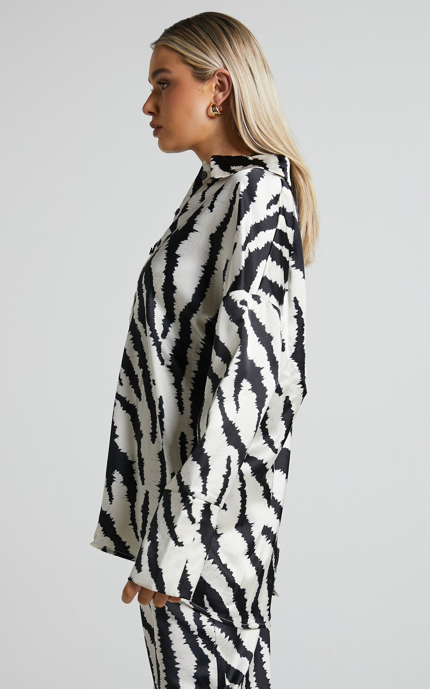 4th & Reckless - Inez Shirt in Navy Zebra