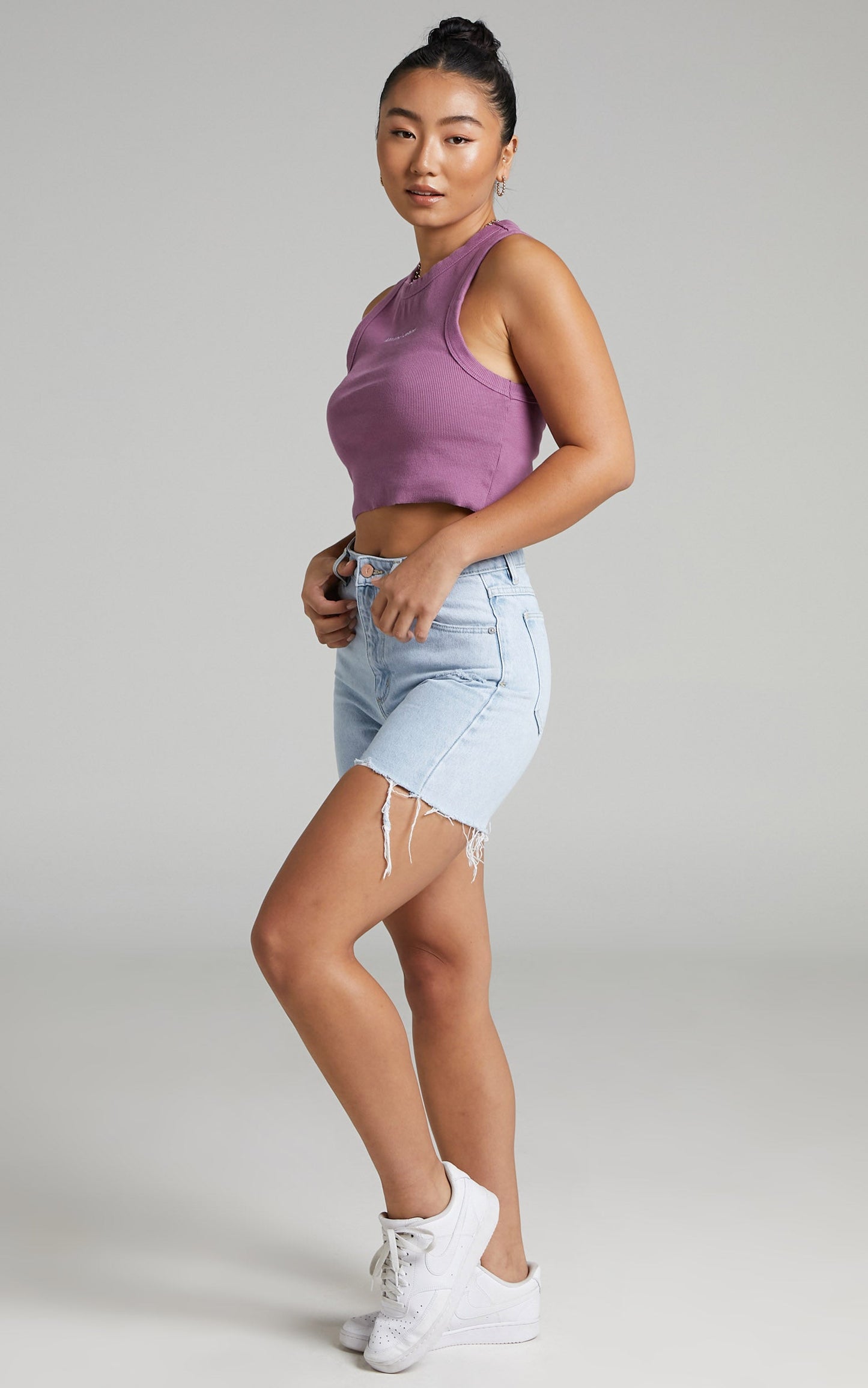 Abrand - A Claudia Cut Off Denim Shorts in Bleached Stone Rip