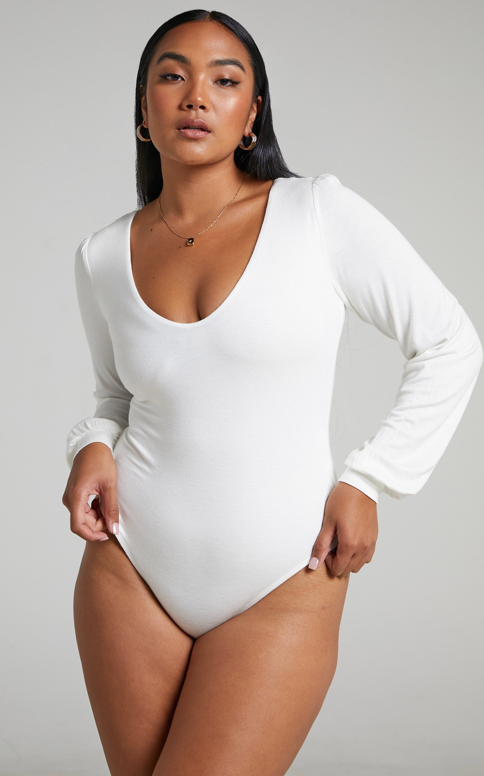 Magzkie Bodysuit - Long Sleeve Scoop Neck Bodysuit in Off White