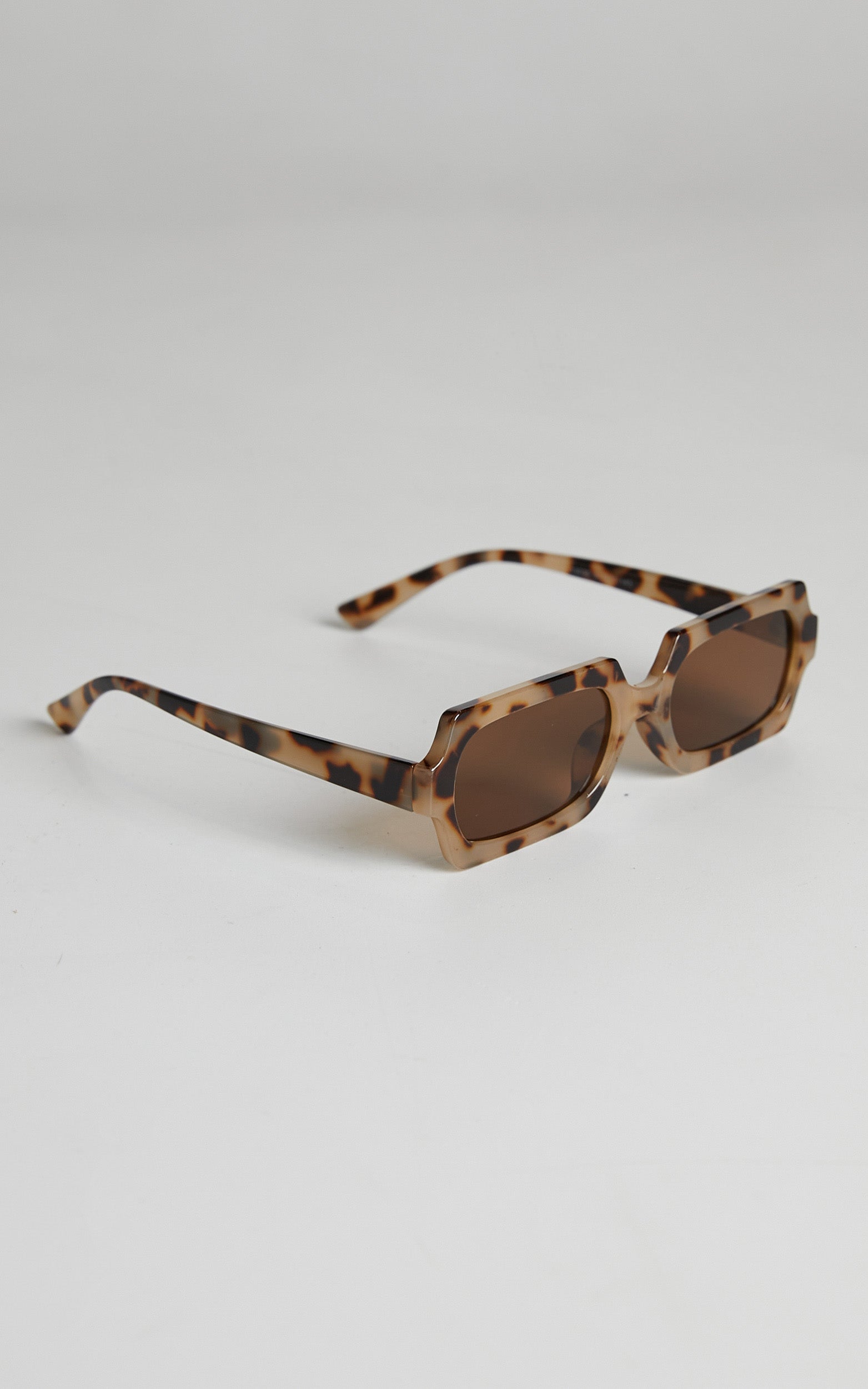 Venus Sunglasses in Tortoise Shell