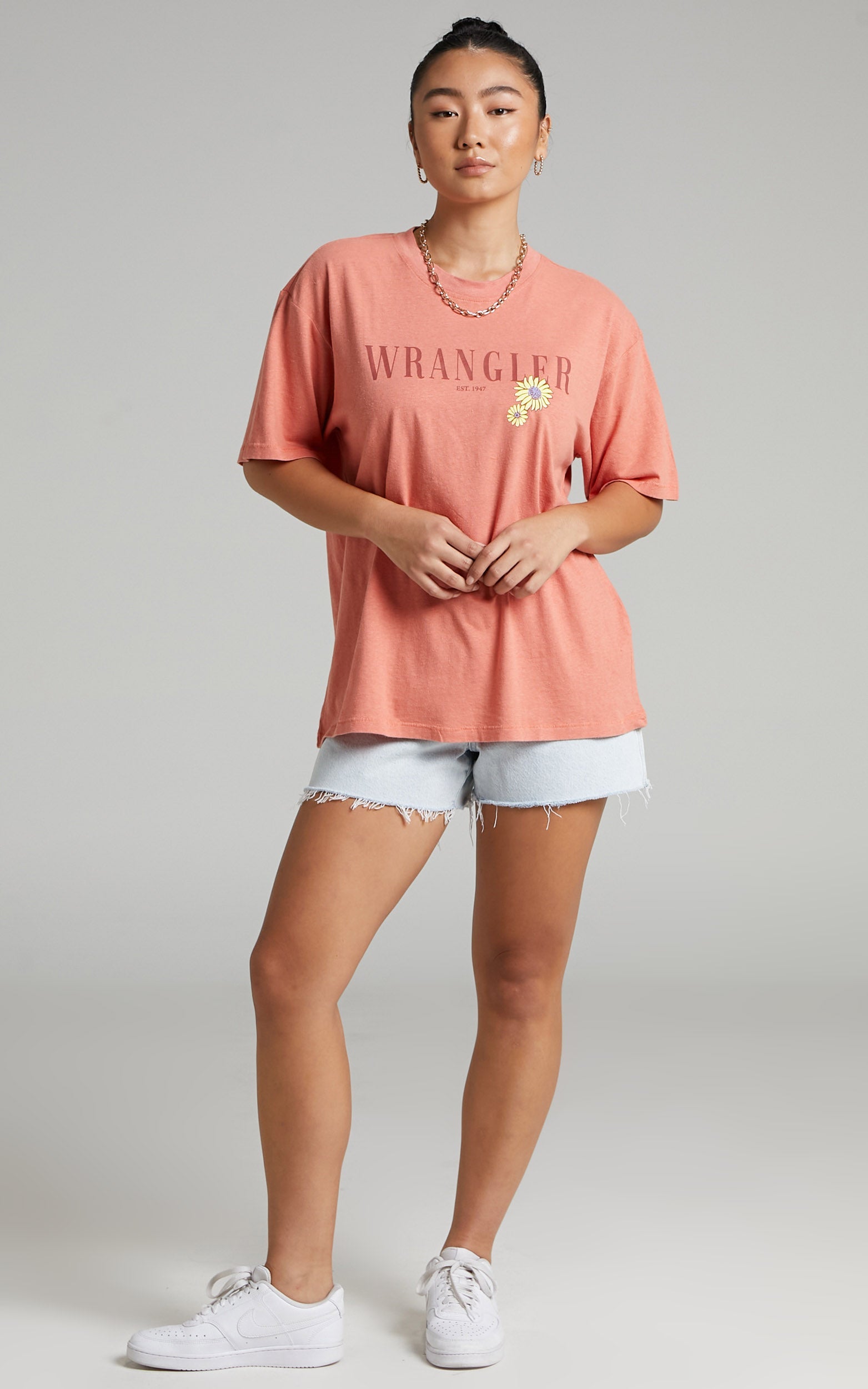 Wrangler - Daisy Logo Tee in Terracota