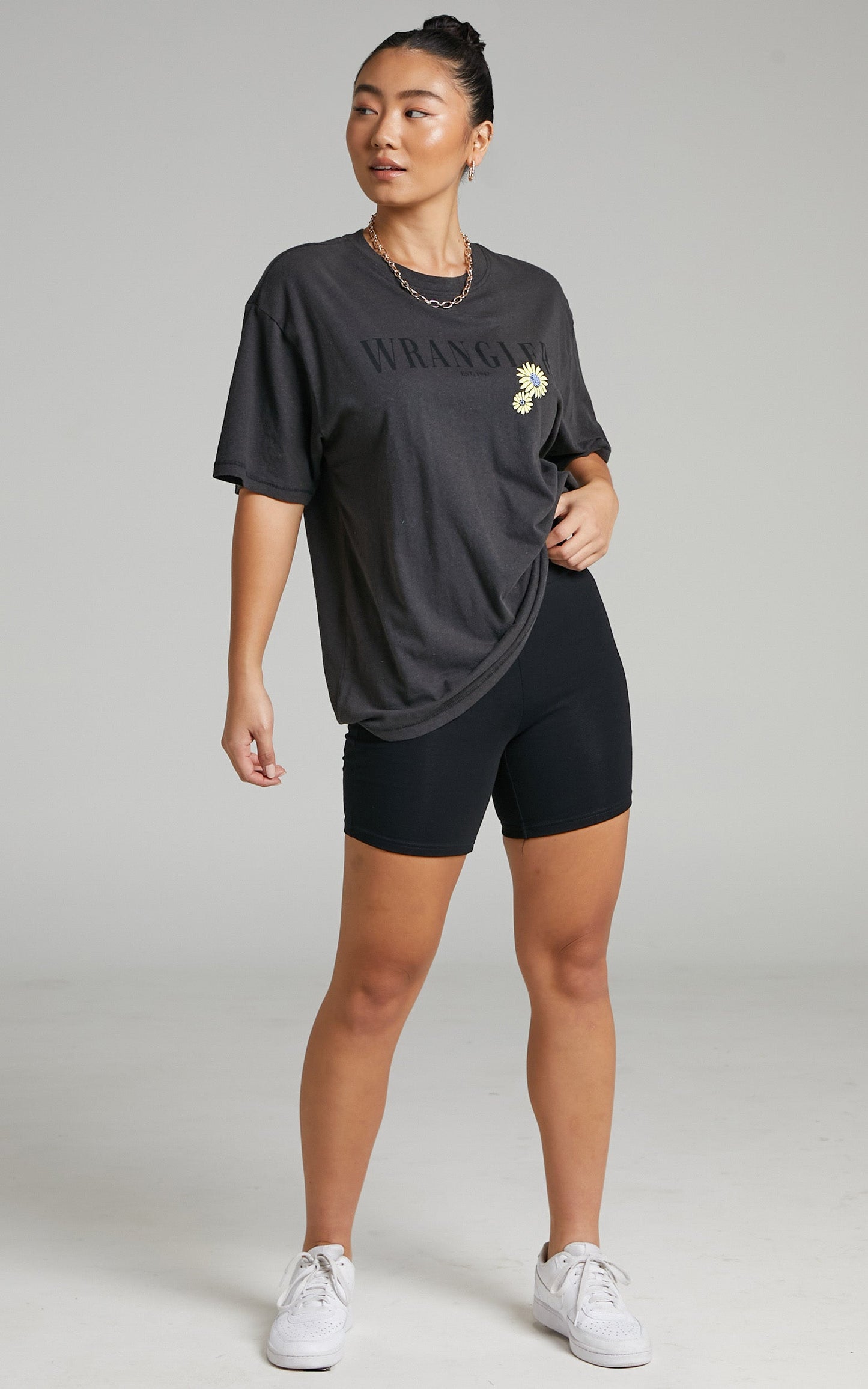 Wrangler - Daisy Logo Tee in Worn  Black