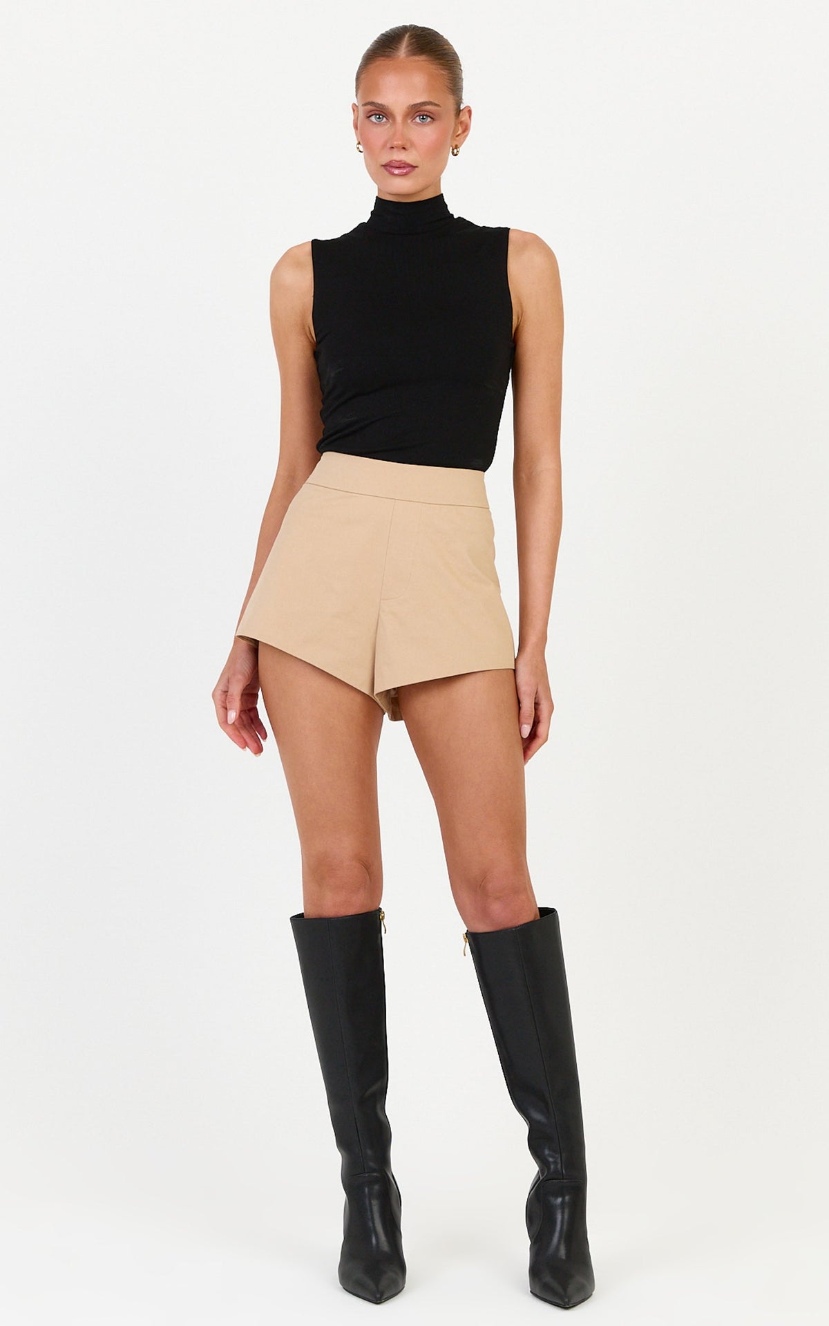 Freya Shorts – Hochtaillierte Mini-Shorts in hellem Beige