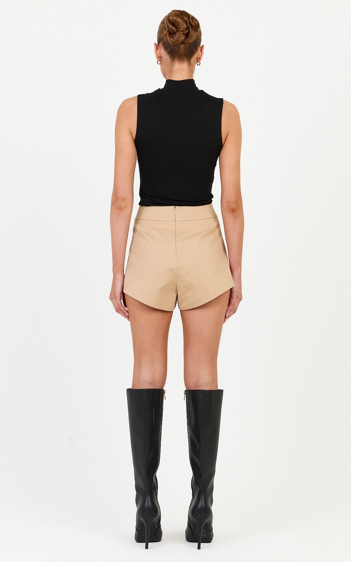 Freya Shorts – Hochtaillierte Mini-Shorts in hellem Beige