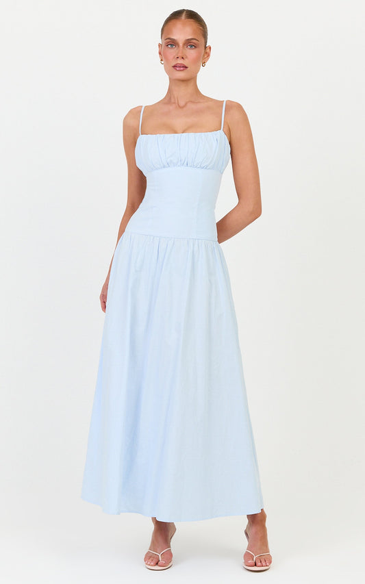 Amira Midi-Kleid – Midi-Kleid mit geraffter Brust und tiefer Taille in Hellblau